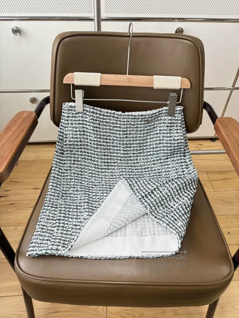 Chanel Chanel 23p preview series green and white sequin embroider Size 42" / US 20 - 3 Thumbnail