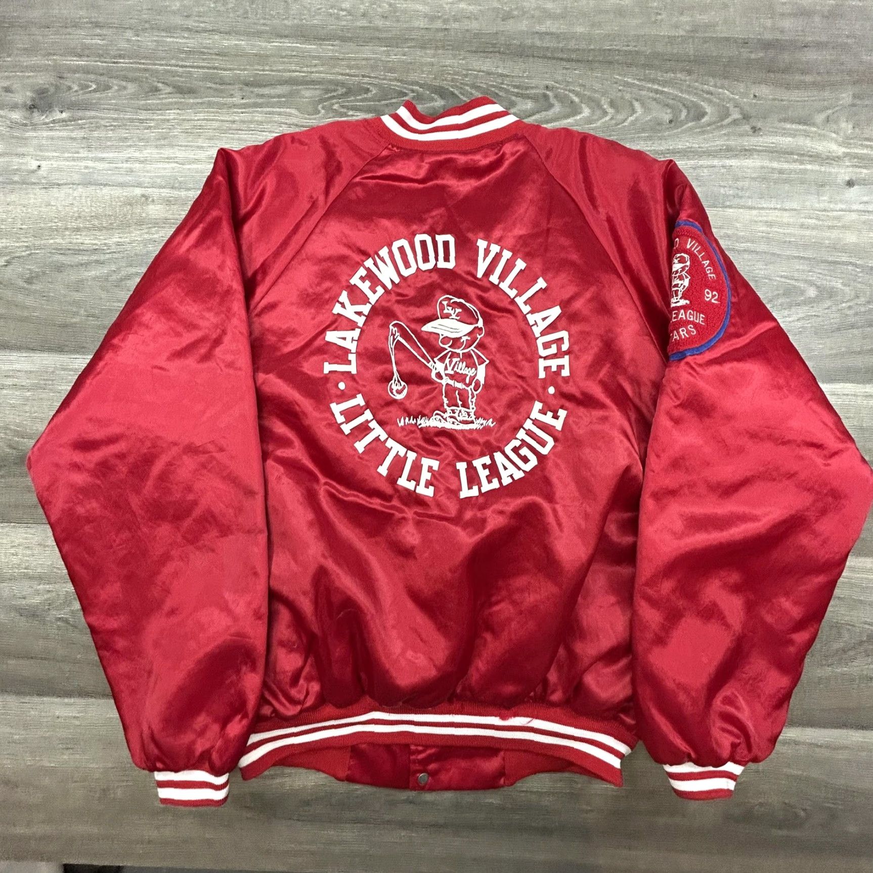 Vintage VINTAGE Hartwell Jacket Mens Medium Red Satin Baseball 90s 1992 MLB Lakewood Village Little League Embroidered Logo Pockets Snap Front Size US M / EU 48-50 / 2 - 2 Thumbnail