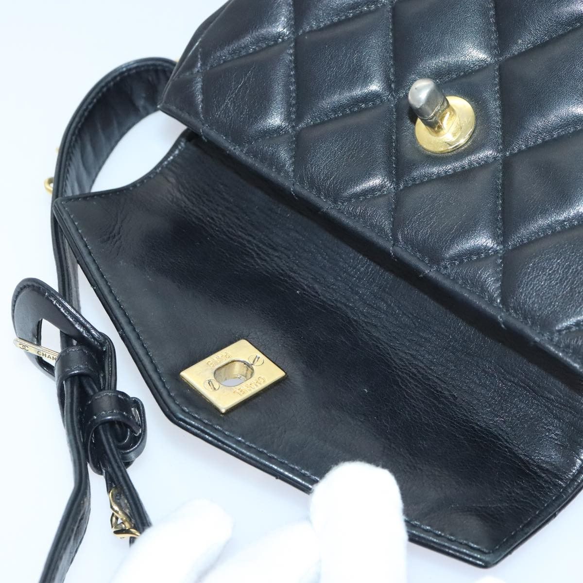 Chanel CHANEL Matelasse Waist Bag Lamb Skin Black Gold CC Size ONE SIZE - 11 Thumbnail