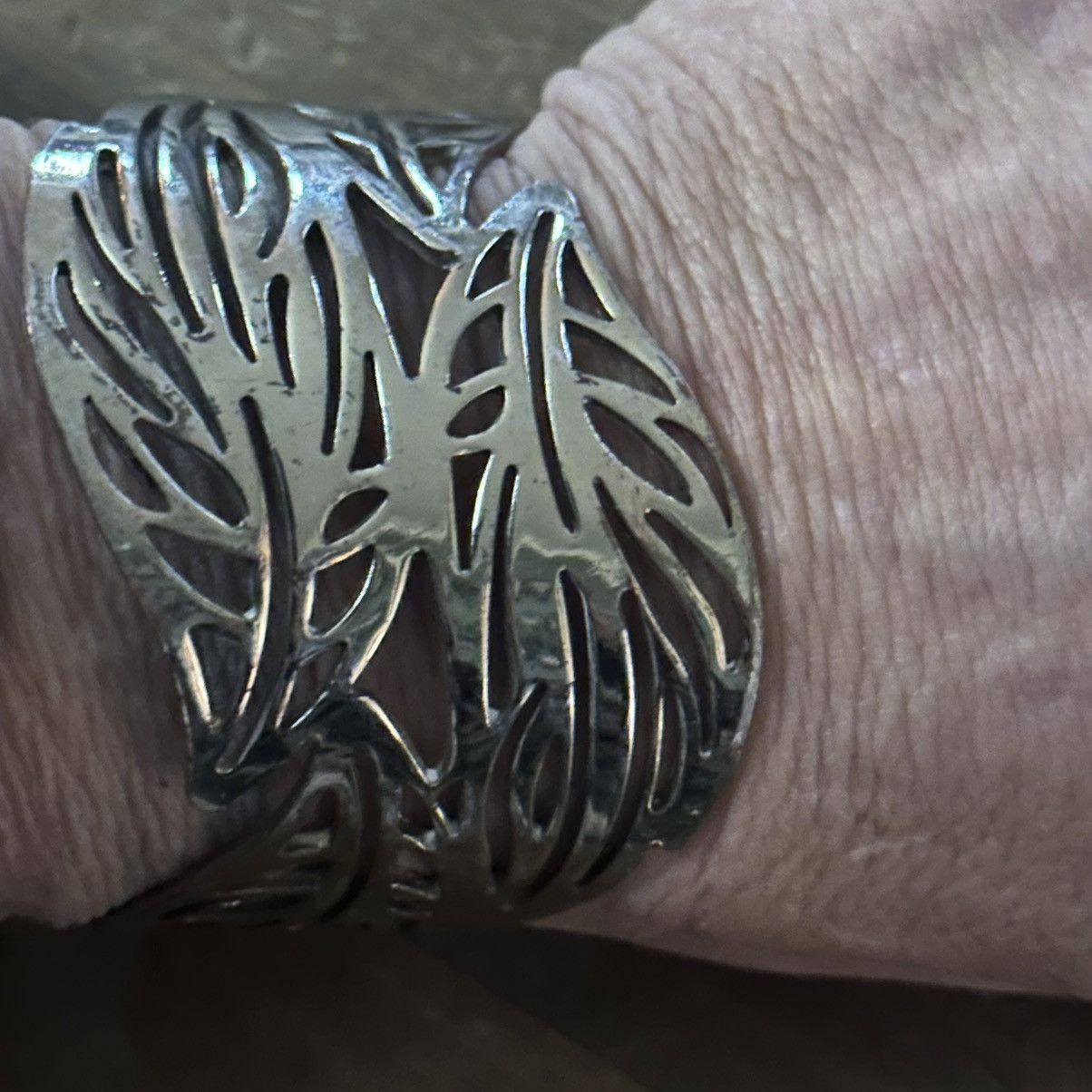 Other Wide silver tone filigree leaf cuff bracelet Size ONE SIZE - 3 Thumbnail