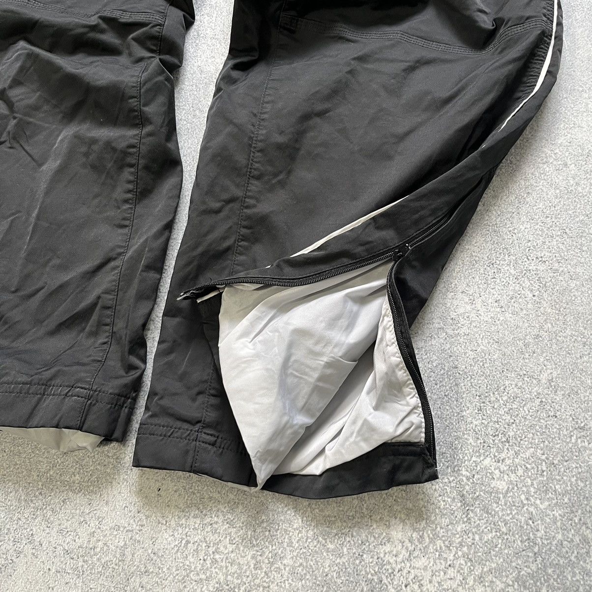 Nike × Vintage Nike vintage nylon pants baggy Size US 34 / EU 50 - 4 Thumbnail