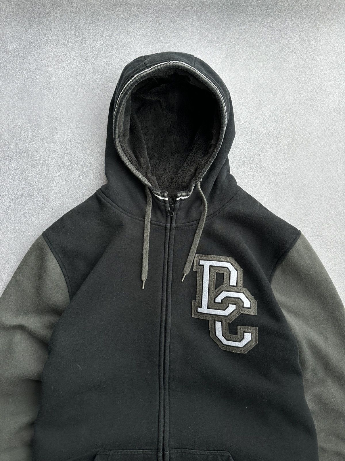 DC × Vintage Vintage DC Shoes Fur Heavy Zip Hoodie Size US L / EU 52-54 / 3 - 4 Thumbnail