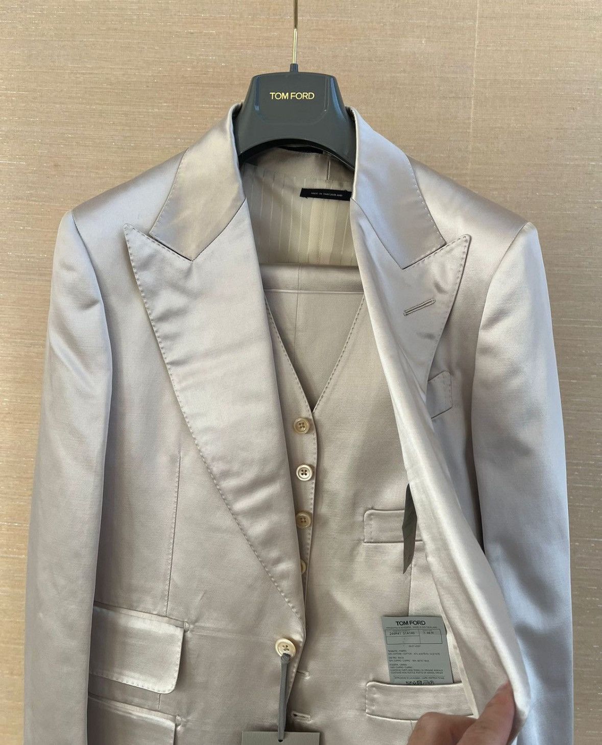Tom Ford Suits in Cream White Color Size US S / EU 44-46 / 1 - 4 Thumbnail