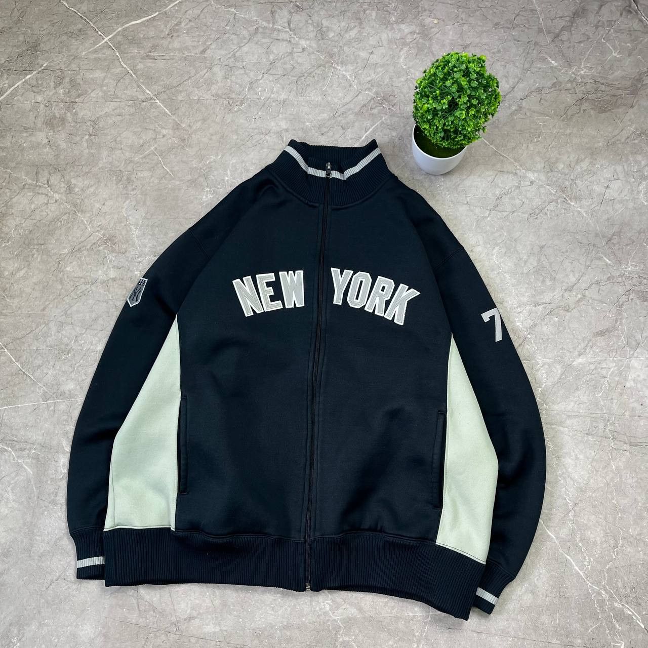 Vintage Vintage New York Yankees Jacket Zip NY Genuine Merchendise Size US L / EU 52-54 / 3 - 4 Thumbnail
