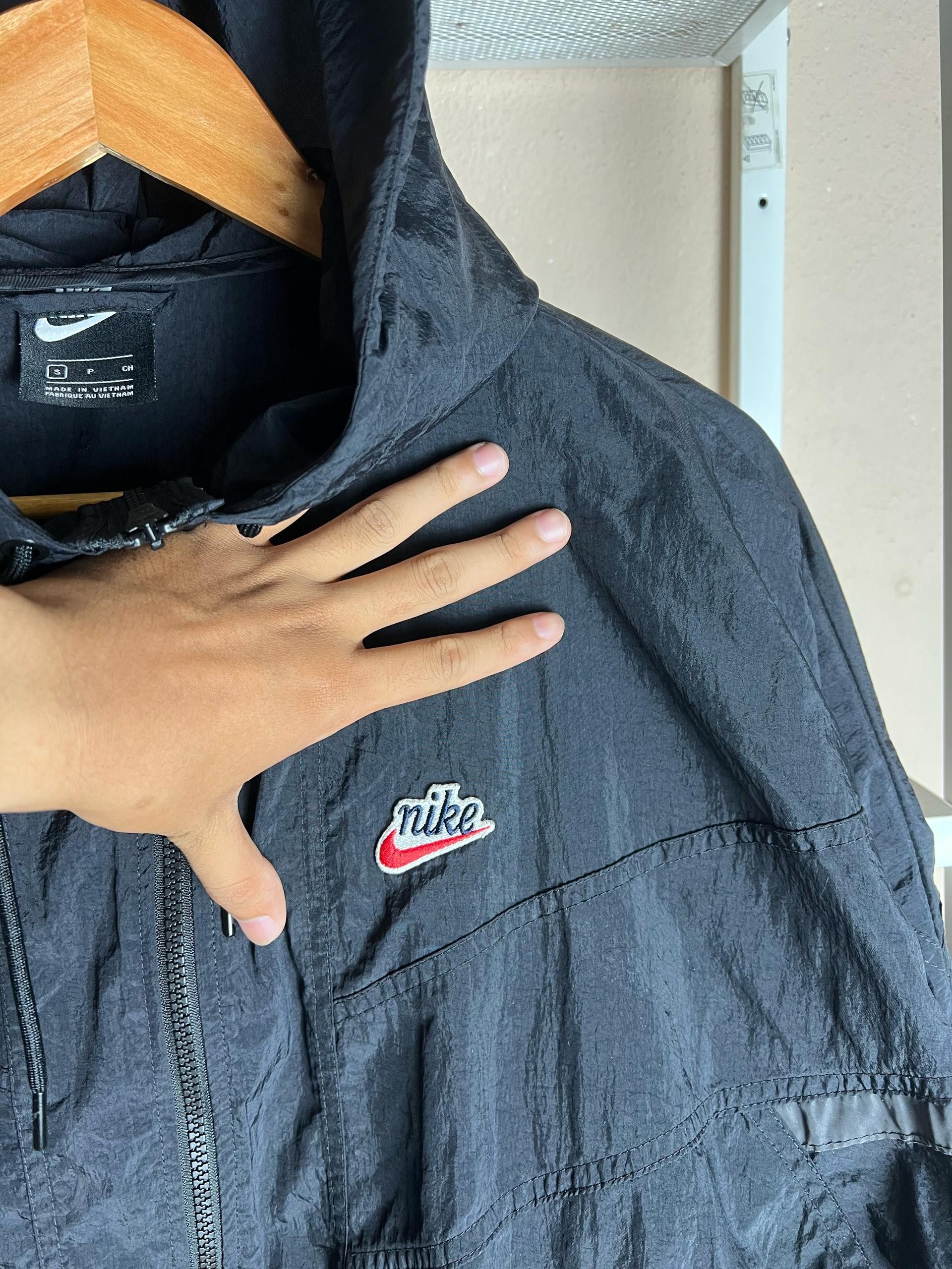 Japanese Brand × Nike × Vintage Vintage Nike Sportwear Windrunner Hooded Jacket Size US S / EU 44-46 / 1 - 3 Thumbnail