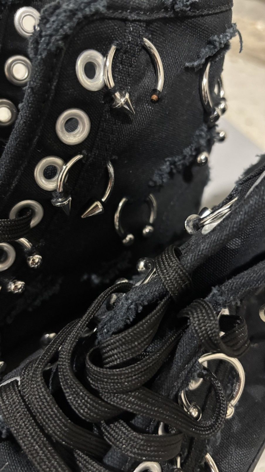 Balenciaga Balenciaga Distressed Pierced Paris Sneaker Size US 9 / EU 42 - 6 Thumbnail