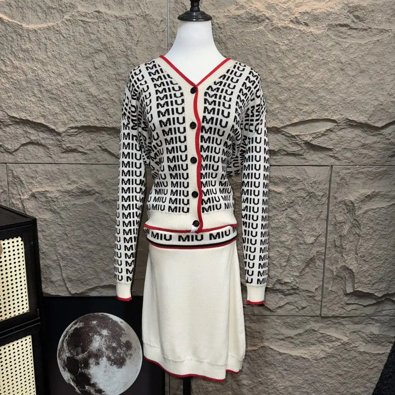 Miu Miu Miu Miu White Wool Skirt with Logo 0089 Size 26" / US 2 / IT 38 - 1 Thumbnail