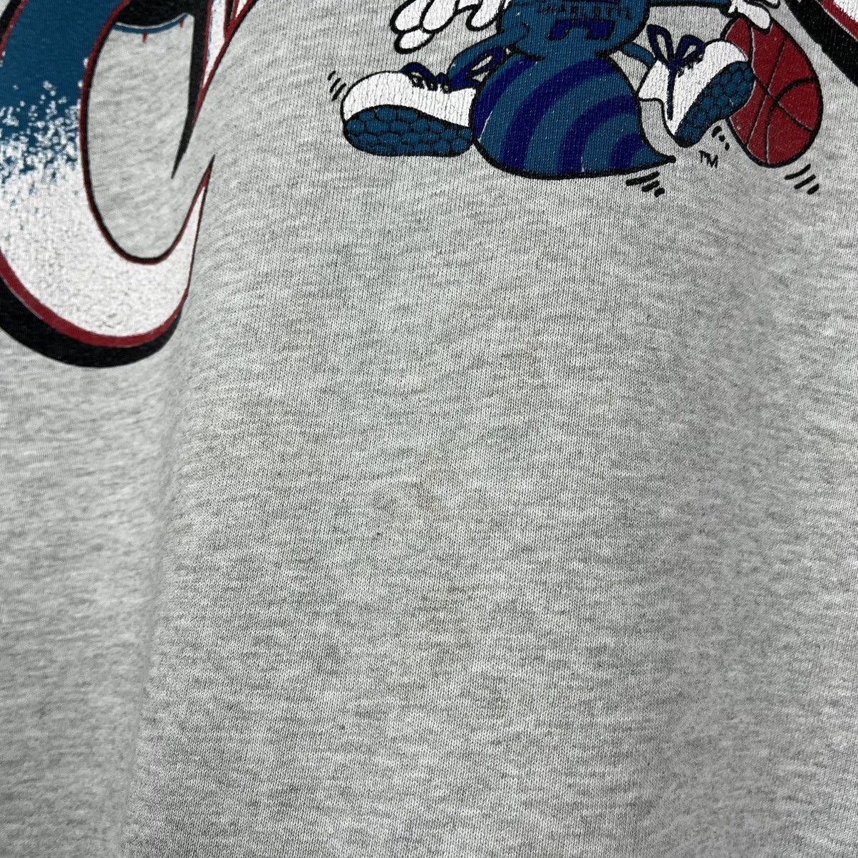 NBA Vintage Charlotte Hornets NBA big logo sweatshirt 90’s Size US XL / EU 56 / 4 - 10 Thumbnail