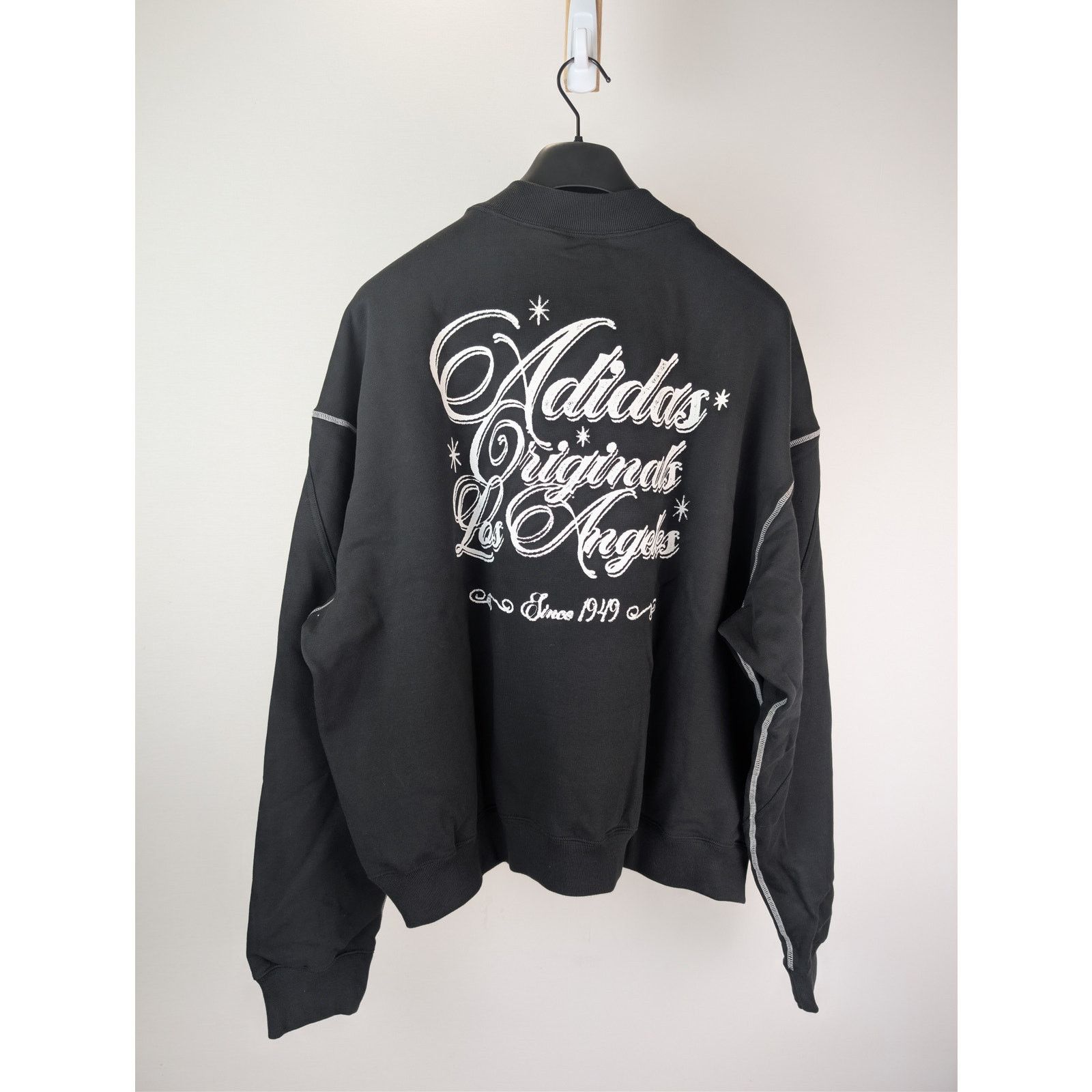 Adidas o1rshd1 Santa Monica Crewneck Sweatshirt in Black / White Size US XL / EU 56 / 4 - 1 Thumbnail