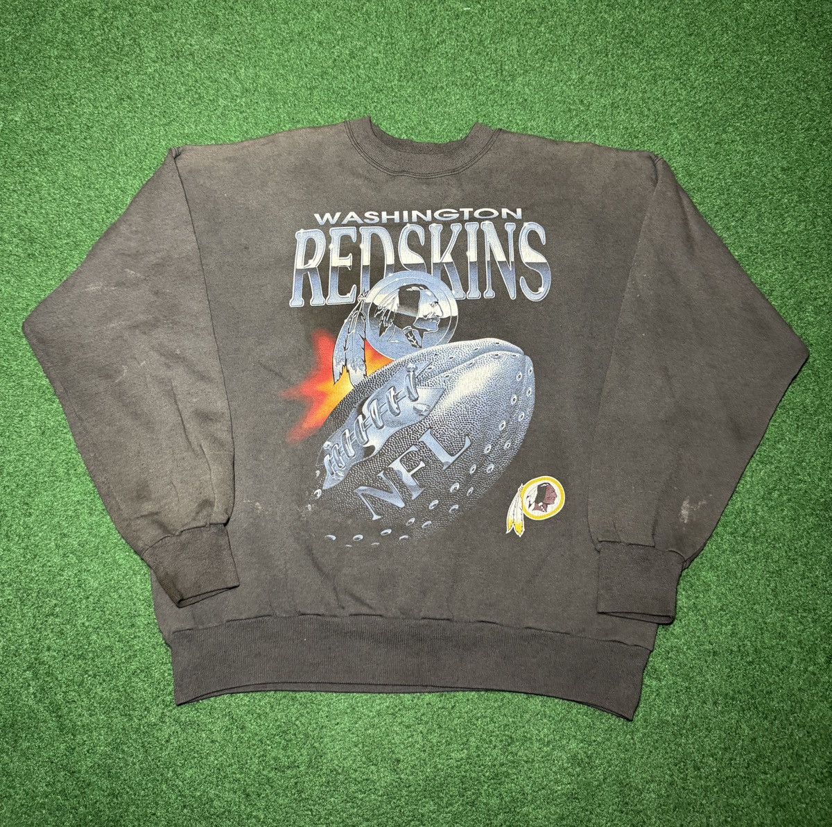 Vintage Vintage 90s Washinton Redskins FADED Lrg Football Sweatshirt Size US L / EU 52-54 / 3 - 1 Thumbnail