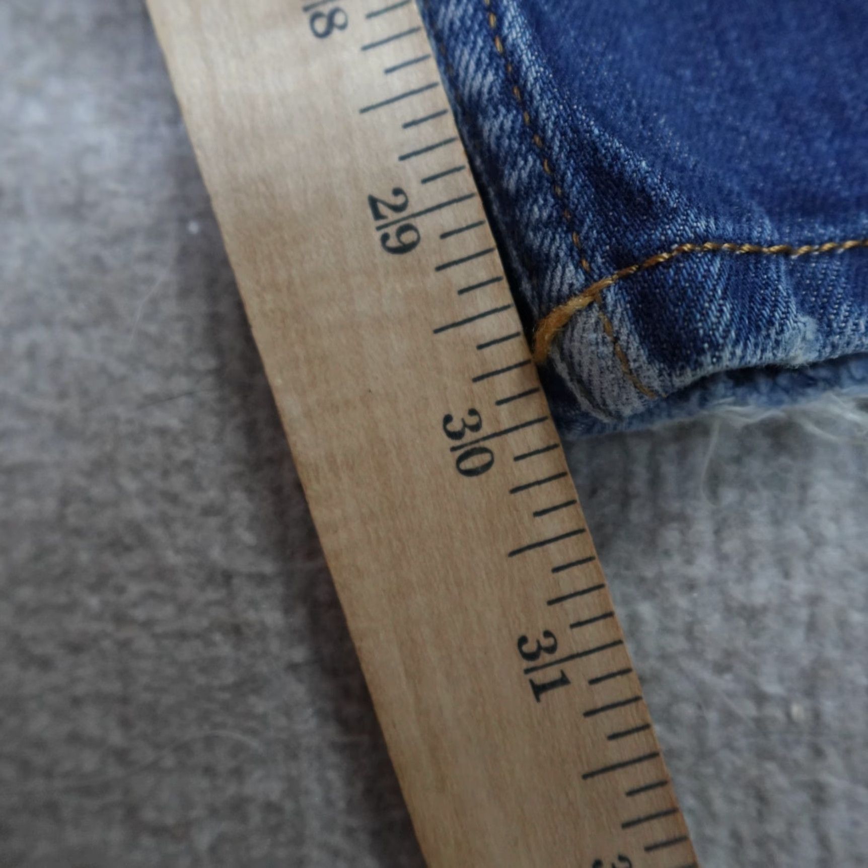 Diesel Diesel Larkee Jeans 33 Mens Cotton Denim Straight Blue Button Fly Belt Loops Inseam 32 Regular Size US 33 - 3 Thumbnail