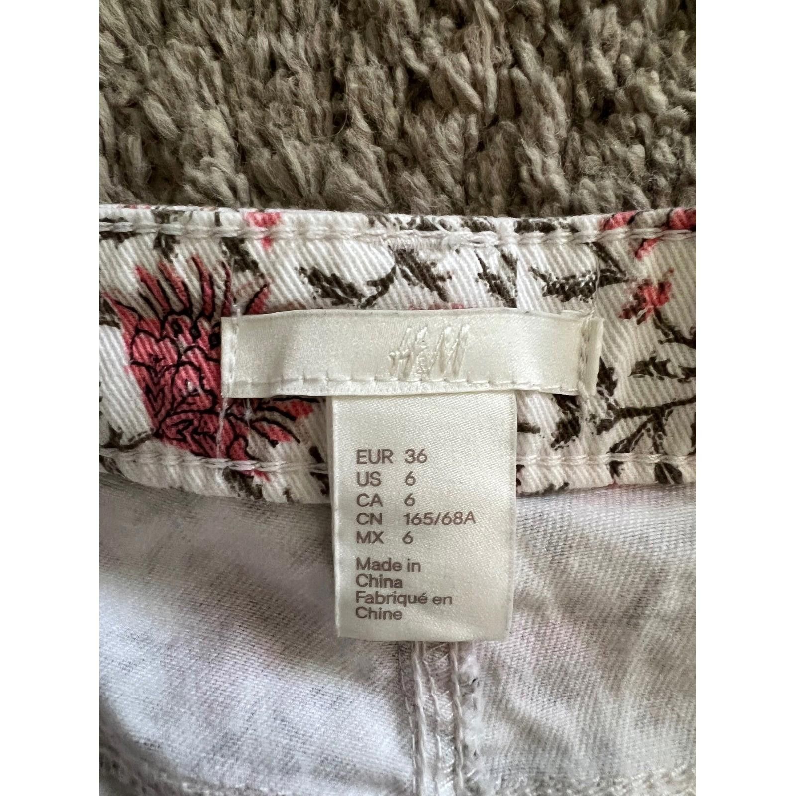 H&M HM Womens Floral Denim Shorts Pink White High Waisted Size 6 Size 28" / US 6 / IT 42 - 6 Thumbnail