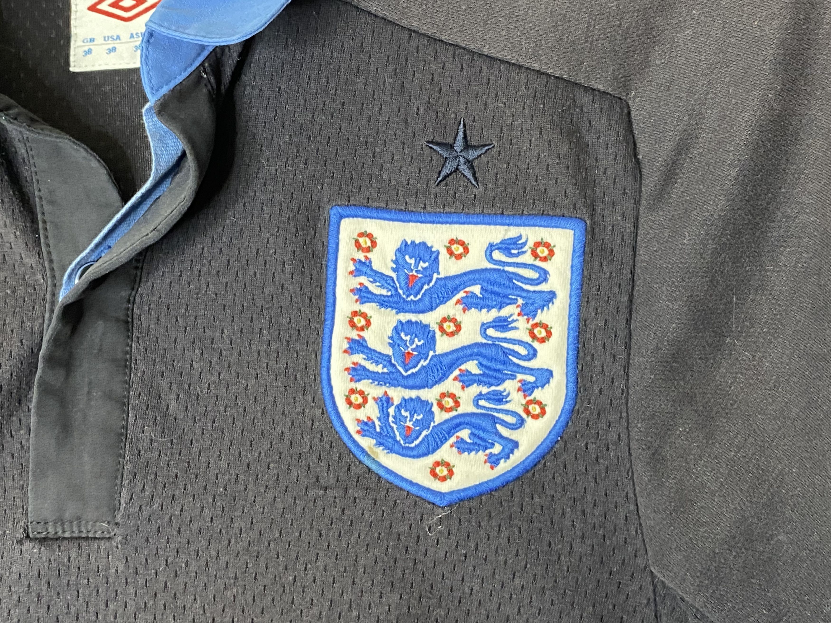 Umbro ENGLAND TEAM 2011 2013 AWAY FOOTBALL SHIRT SOCCER JERSEY Size US M / EU 48-50 / 2 - 3 Thumbnail