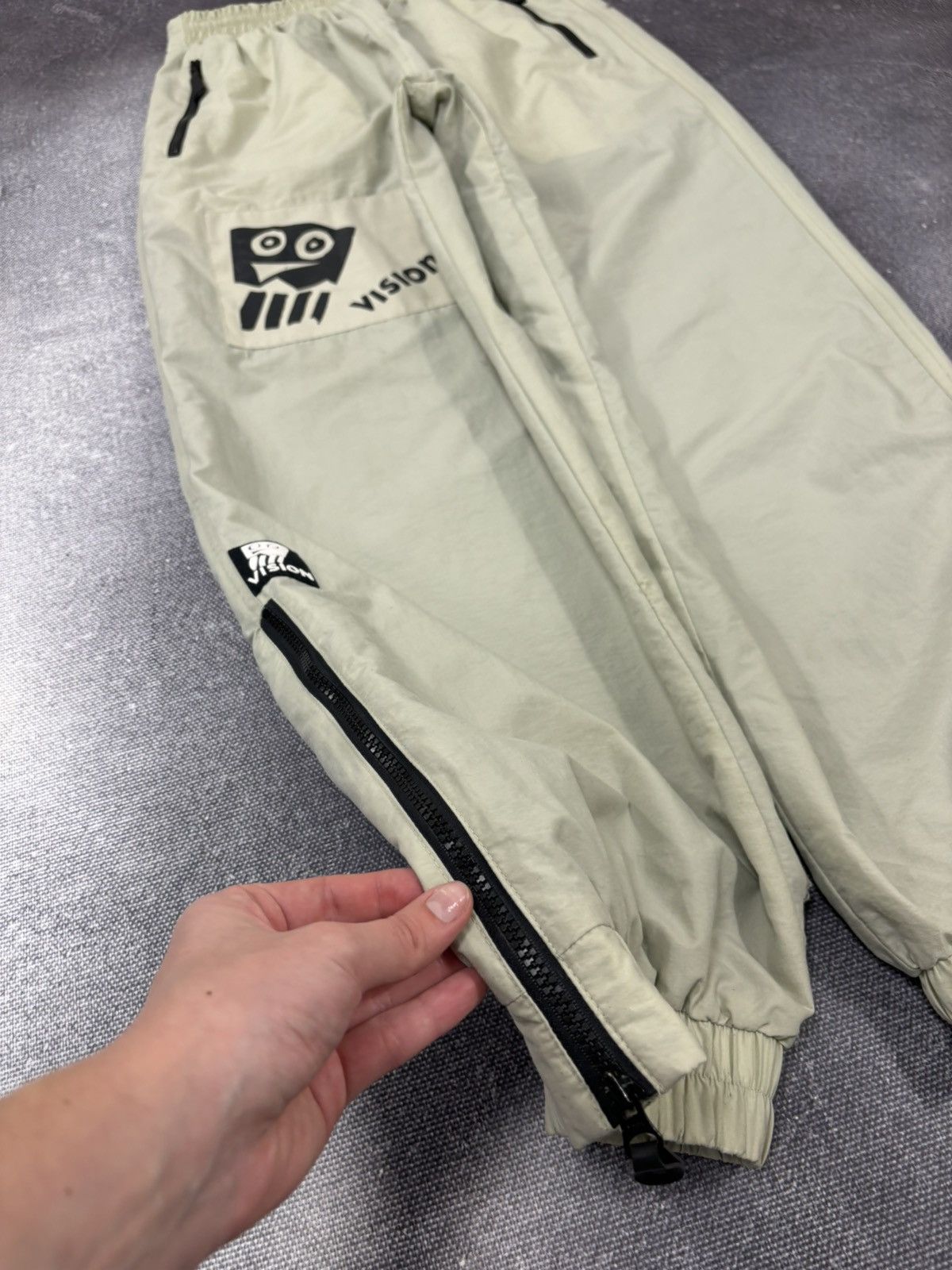 Japanese Brand Vintage Vision Y2K Beige Japanese Hype Baggy Nylon Pants Size US 34 / EU 50 - 6 Thumbnail