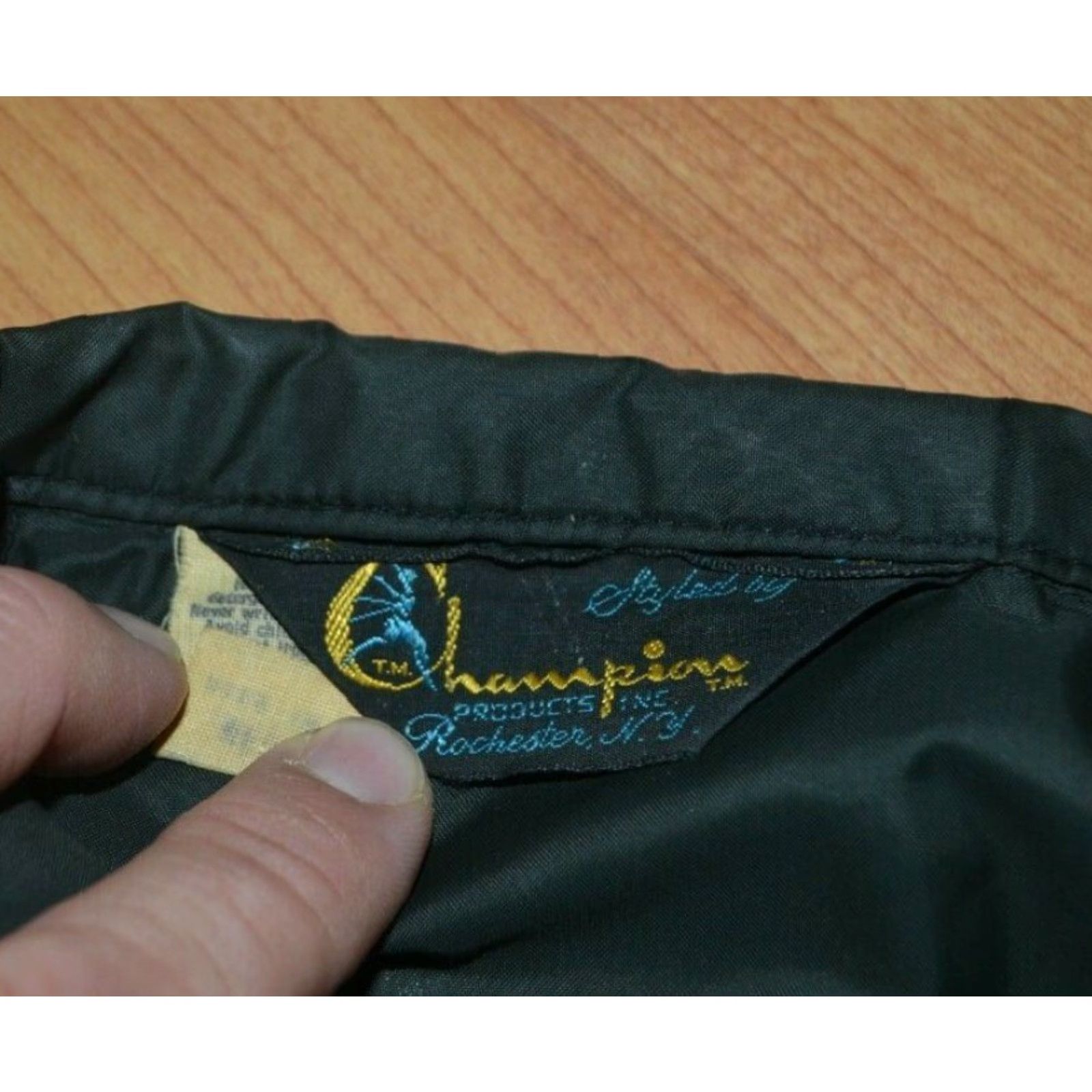 Champion VINTAGE Champion Windbreaker Jacket Mens M Nylon Black 90s Winston Salem O-I Glass Packaging Work Theme Jacket Size US M / EU 48-50 / 2 - 3 Thumbnail