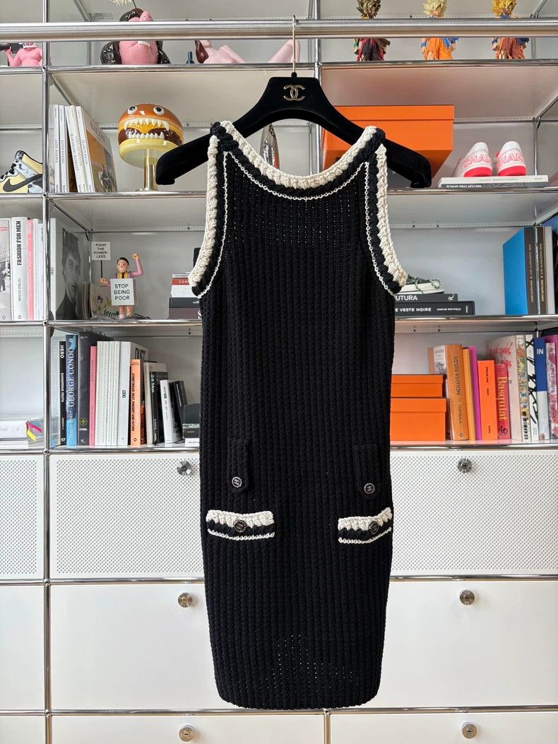 Chanel Chanel Black and white rolled-edged temperament knitted sk Size XXS / US 00 / IT 34 - 1 Thumbnail