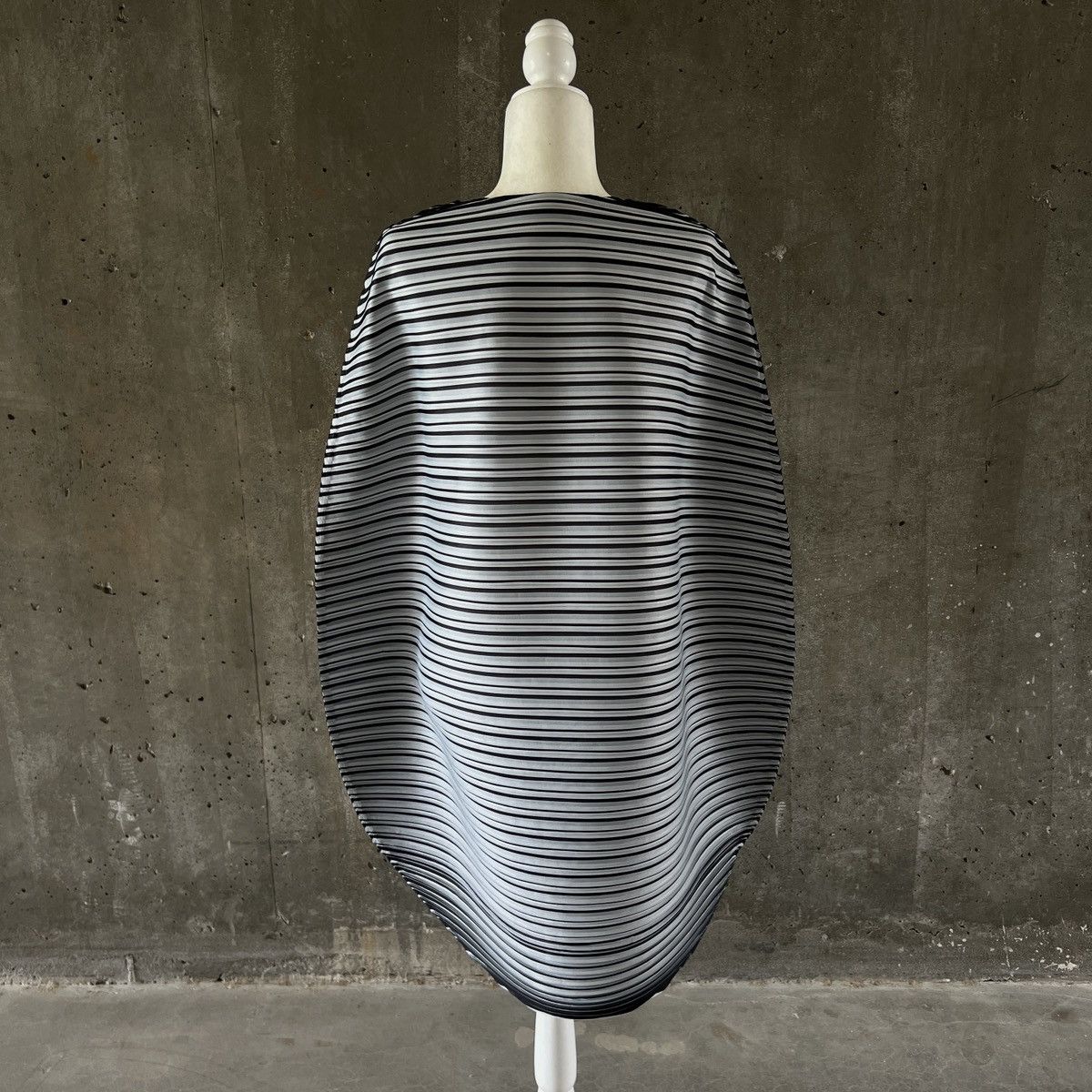 Pleats Please Issey Miyake Issey Miyake Pleats Please Balloon Tunic Size ONE SIZE - 6 Thumbnail