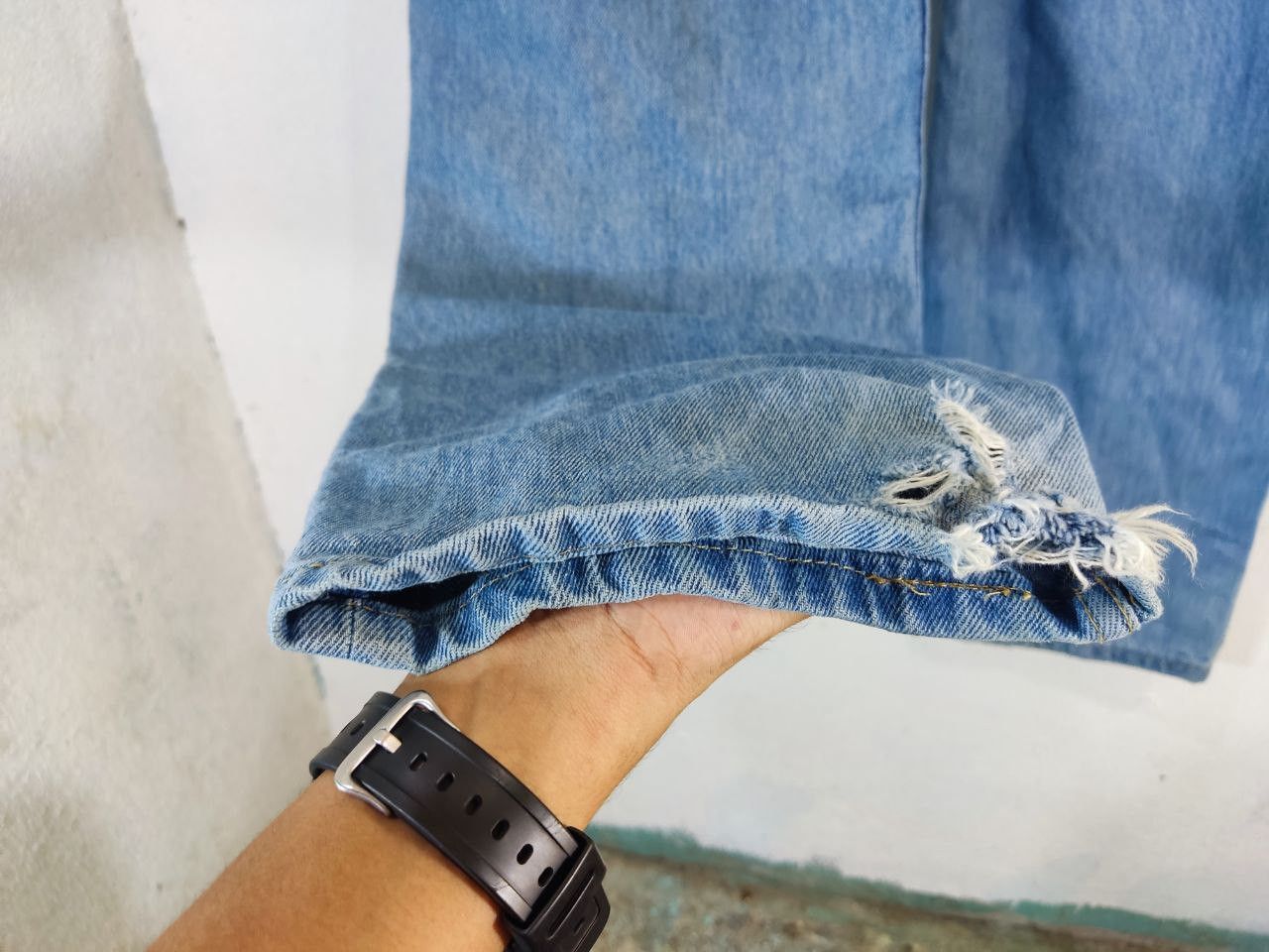 Levi's levis 550 relaxed fit slightly distressed denim Size US 39 - 14 Thumbnail