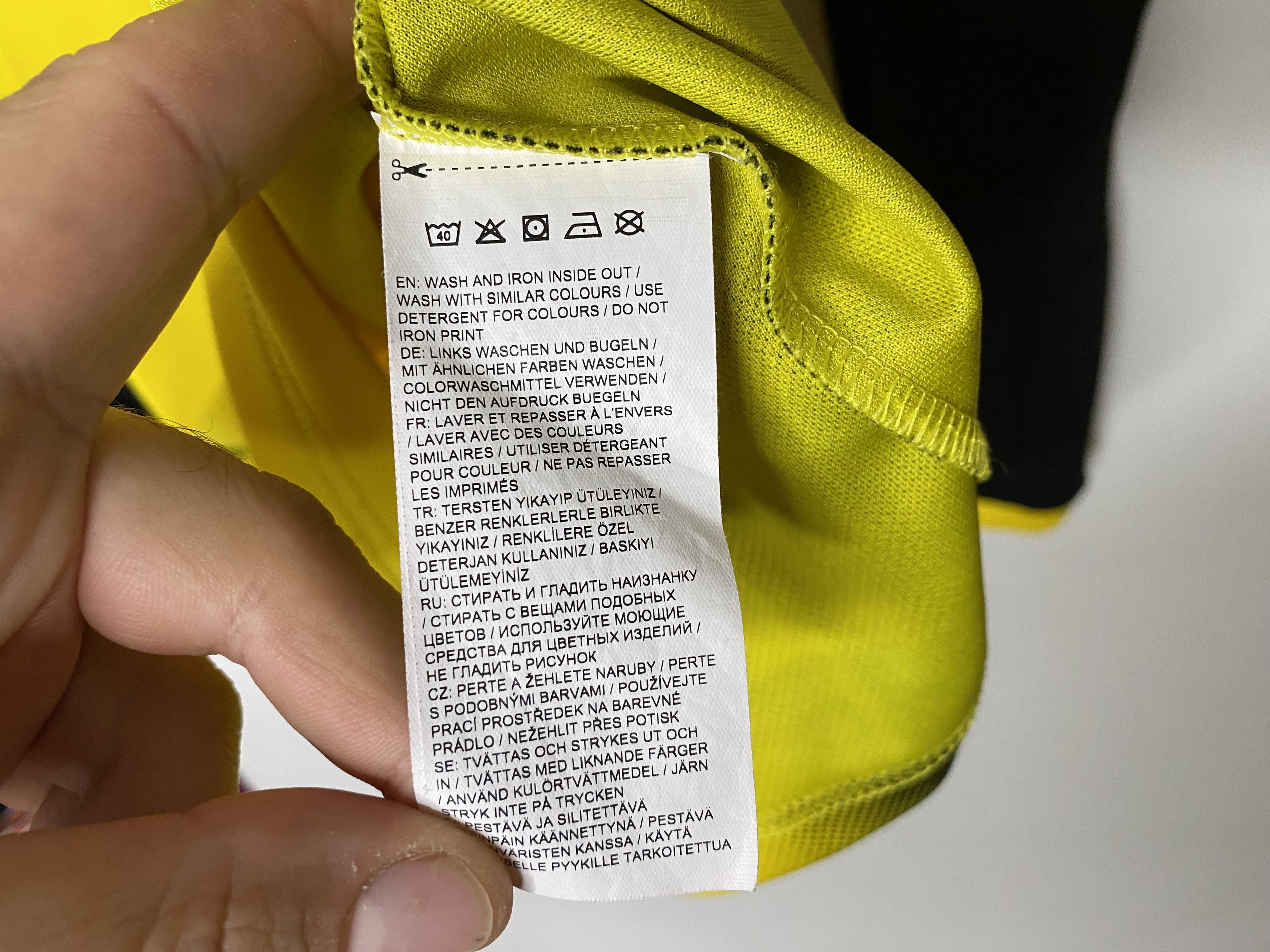 Puma BORUSSIA DORTMUND 2017 2018 HOME CUP FOOTBALL SHIRT SOCCER Size US M / EU 48-50 / 2 - 9 Thumbnail