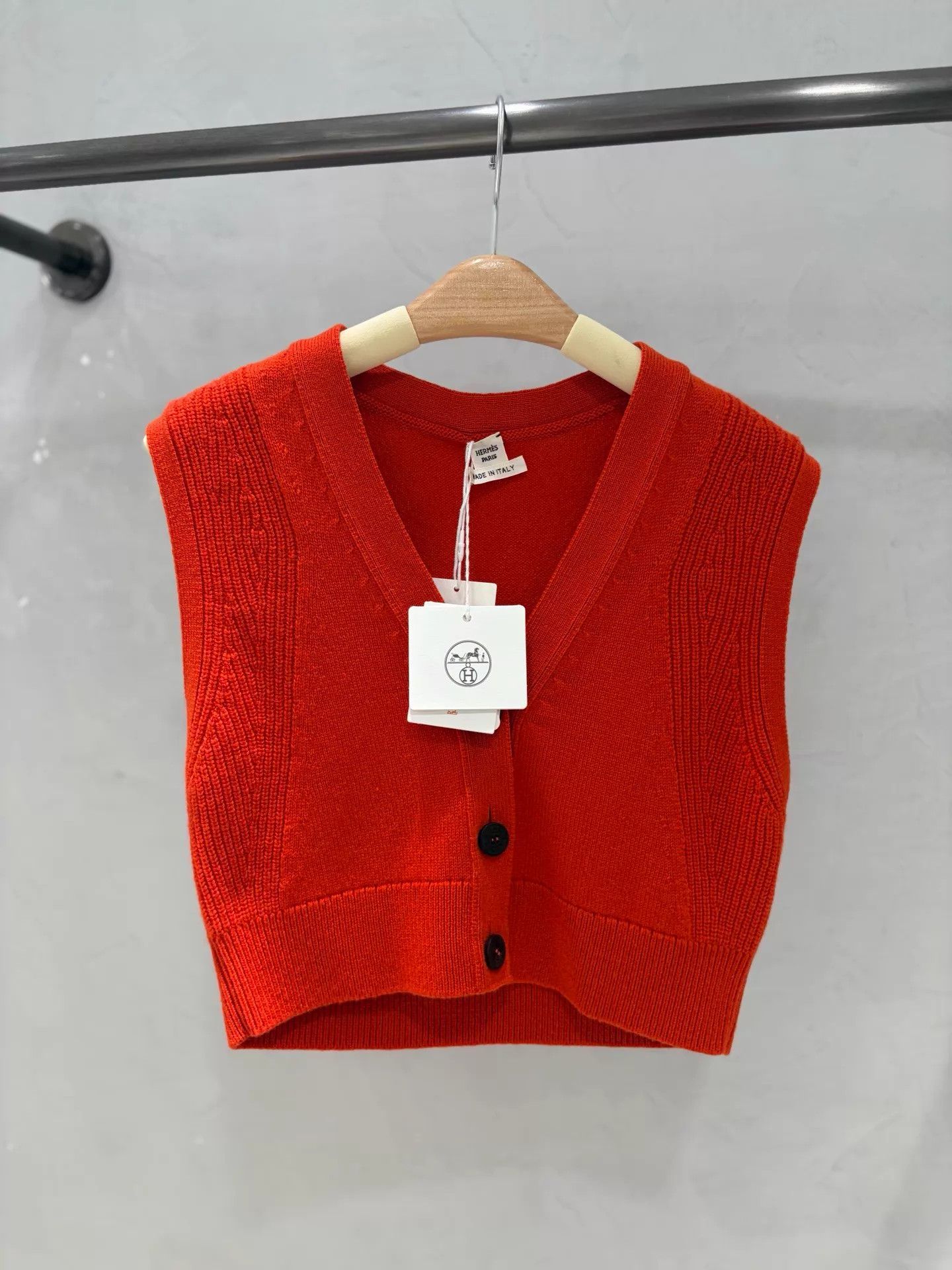Hermes Hermes Orange Cashmere Sleeveless Vest NWT FR 36 Size XS / US 0-2 / IT 36-38 - 1 Thumbnail