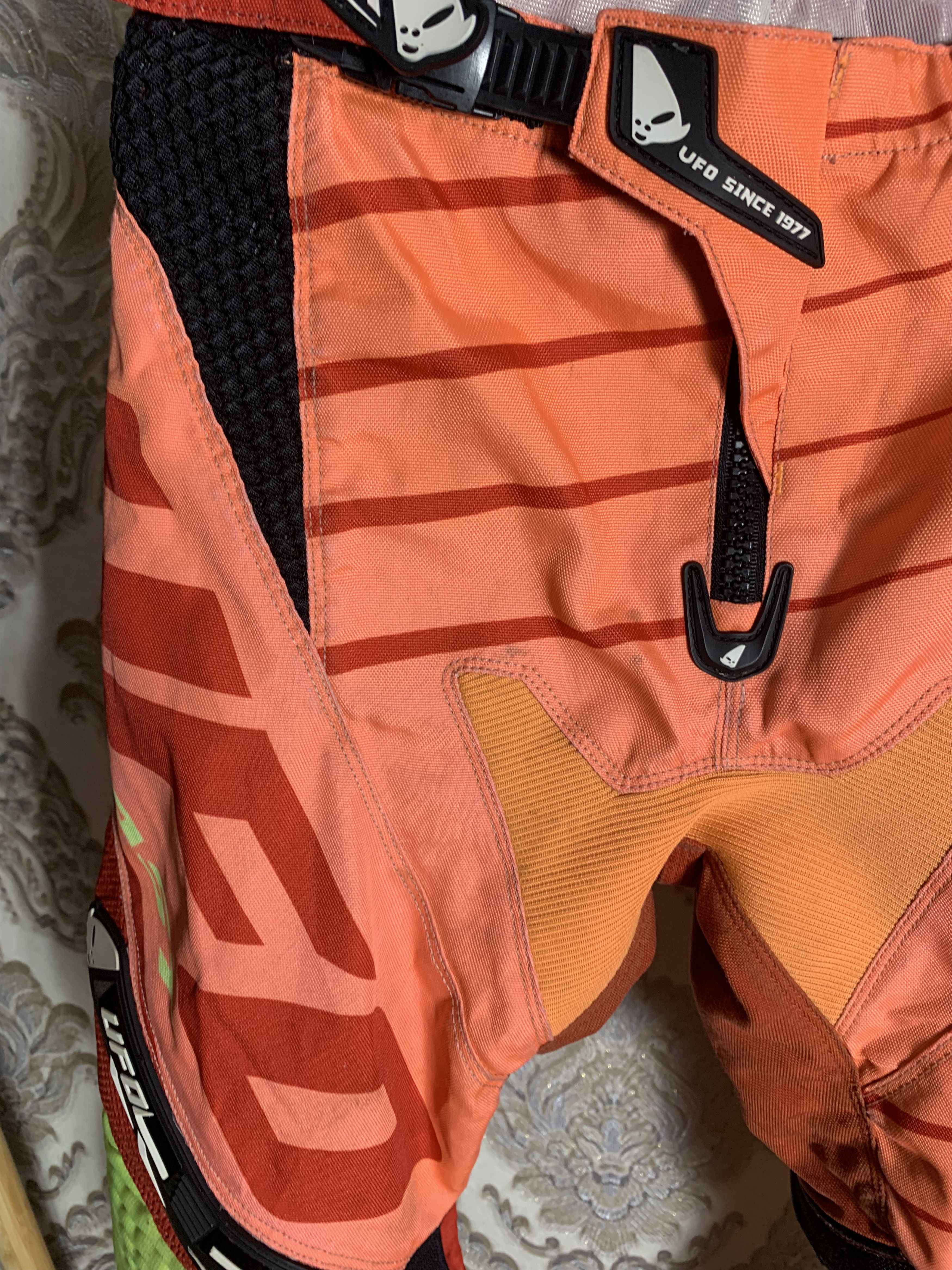 NASCAR VINTAGE UFO PLAST RACING BIKE MOTORCYCLE PANTS DESIGNER Y2K Size US 28 / EU 44 - 6 Thumbnail