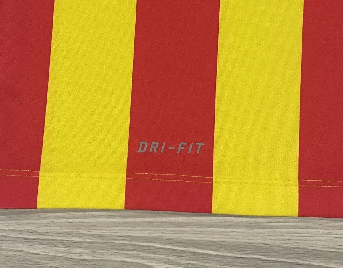 Nike Nike 2013/14 FC Barcelona Soccer Jersey Men’s Size Medium Size US M / EU 48-50 / 2 - 4 Thumbnail