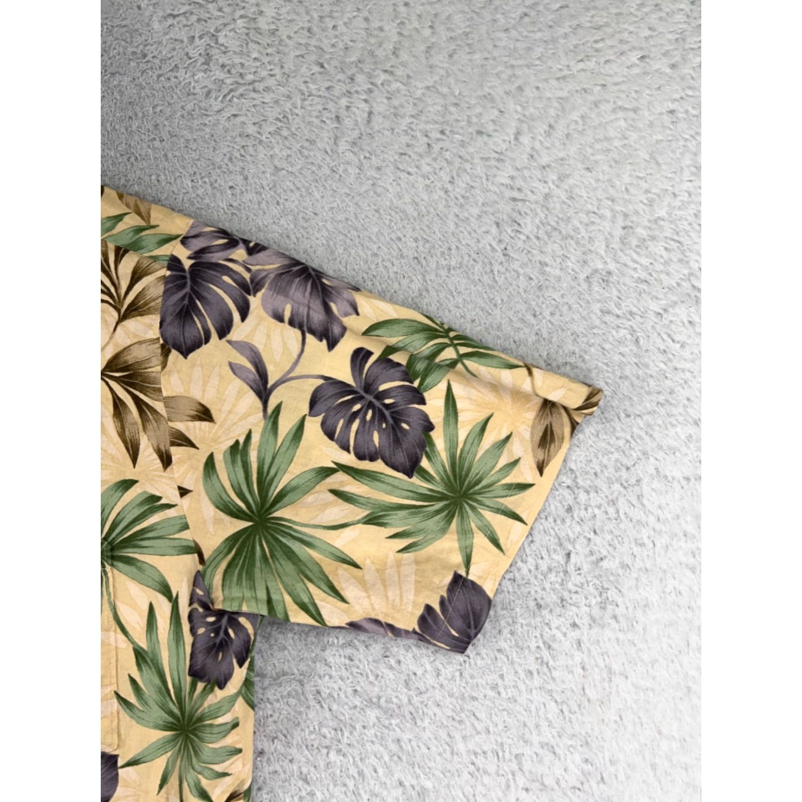 Hilo Hattie Hilo Hattie Mens Hawaiian Shirt Button-Up Short Sleeve Beige Green Palm Leaf Pattern 100% Cotton Regular M Juniors? No, Men. Size US M / EU 48-50 / 2 - 2 Thumbnail