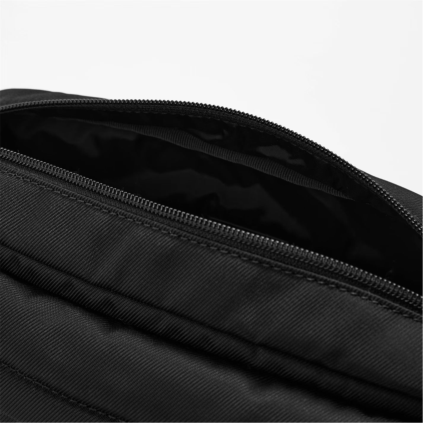 Givenchy o1g2r1mq0426 Size: OS / Cross Body Bag in Black Size ONE SIZE - 4 Thumbnail