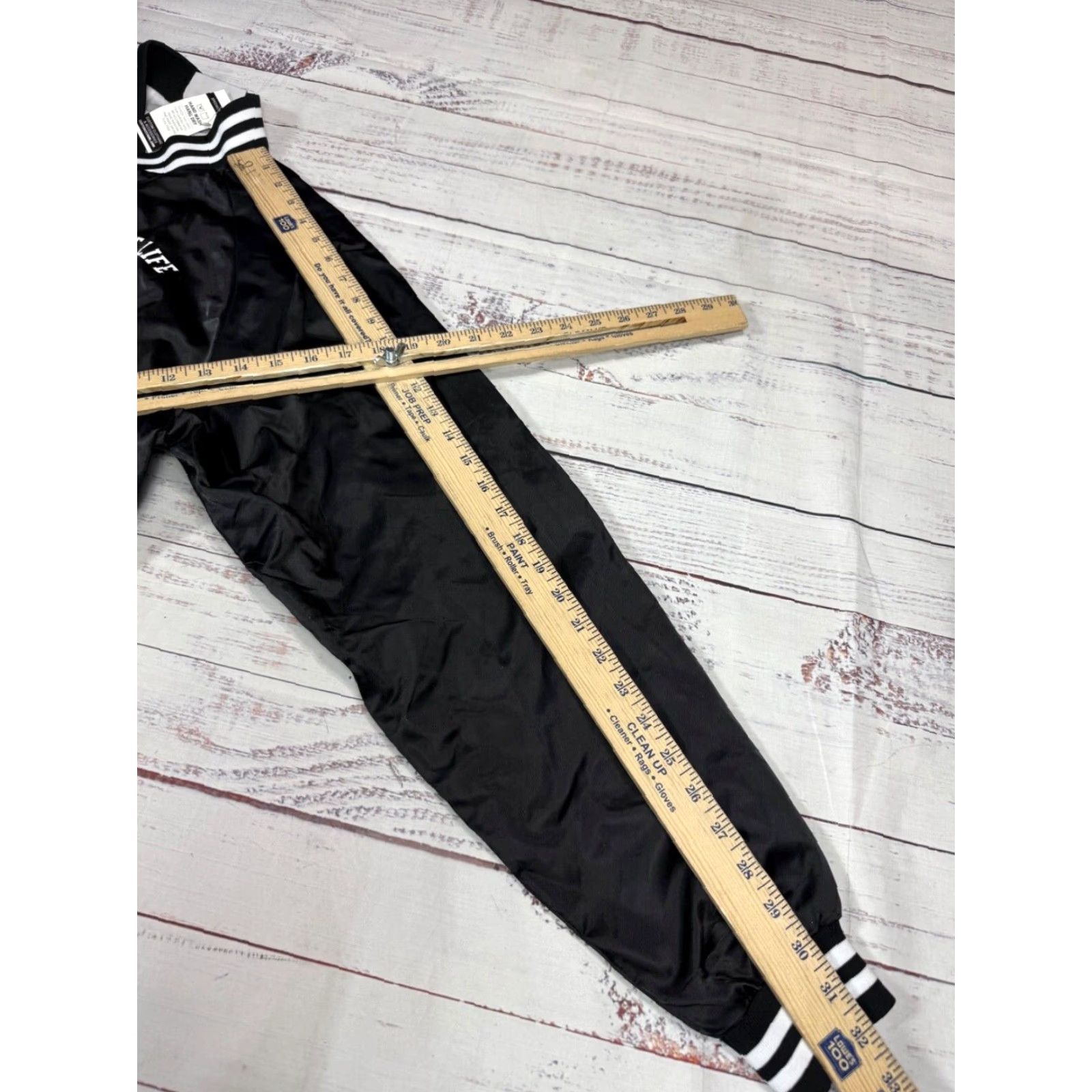 Alife Cardinal Mens Satin Jacket Size M Black Skate Life LES Snap Front Windbreaker Satin Jacket Mens Black Skate Life LES Snap Front Size US M / EU 48-50 / 2 - 3 Thumbnail