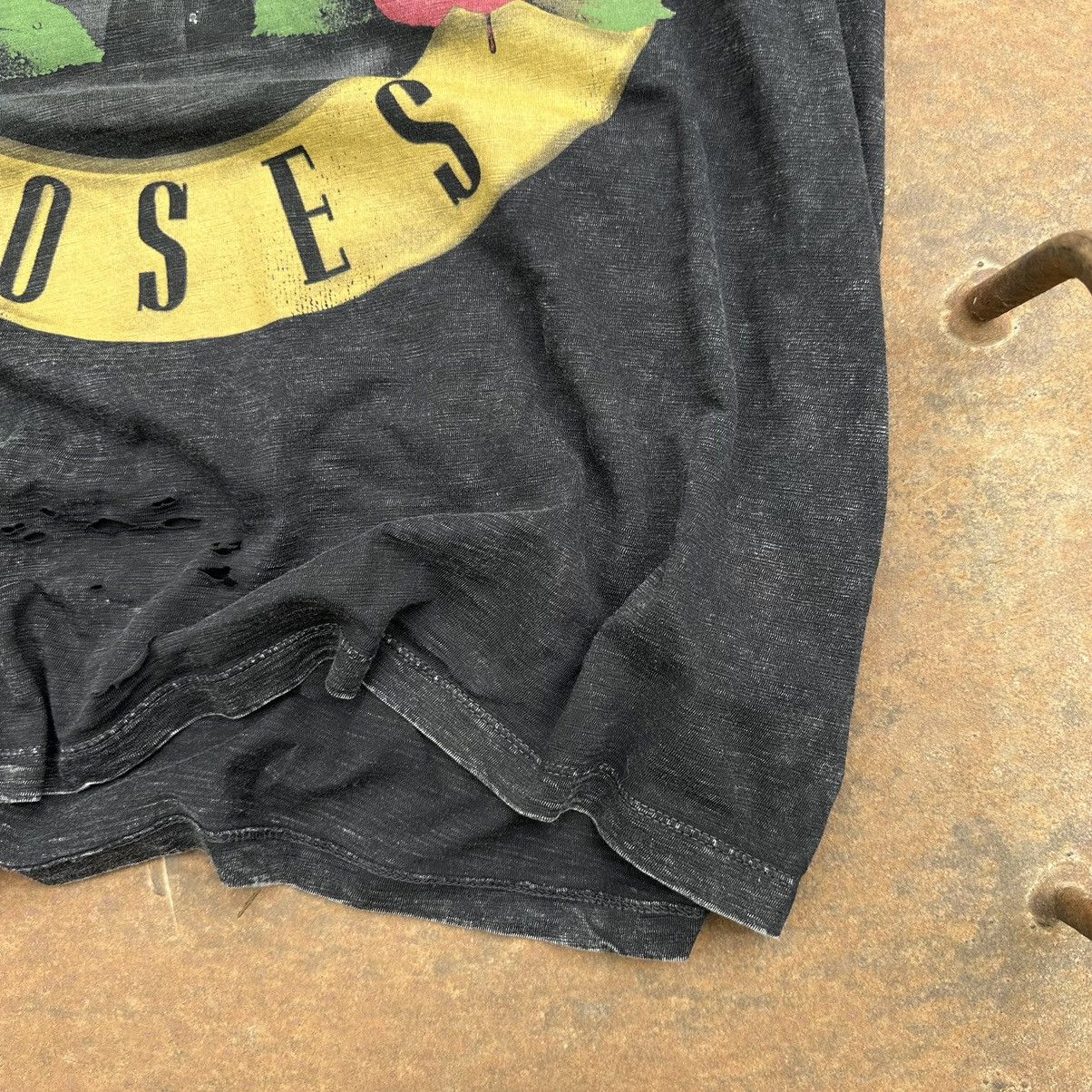 Guns N' Roses × Vintage Vintage Guns N Roses T-shirts Big Logo Rock Band Tee 90s Y2k Size US L / EU 52-54 / 3 - 5 Thumbnail