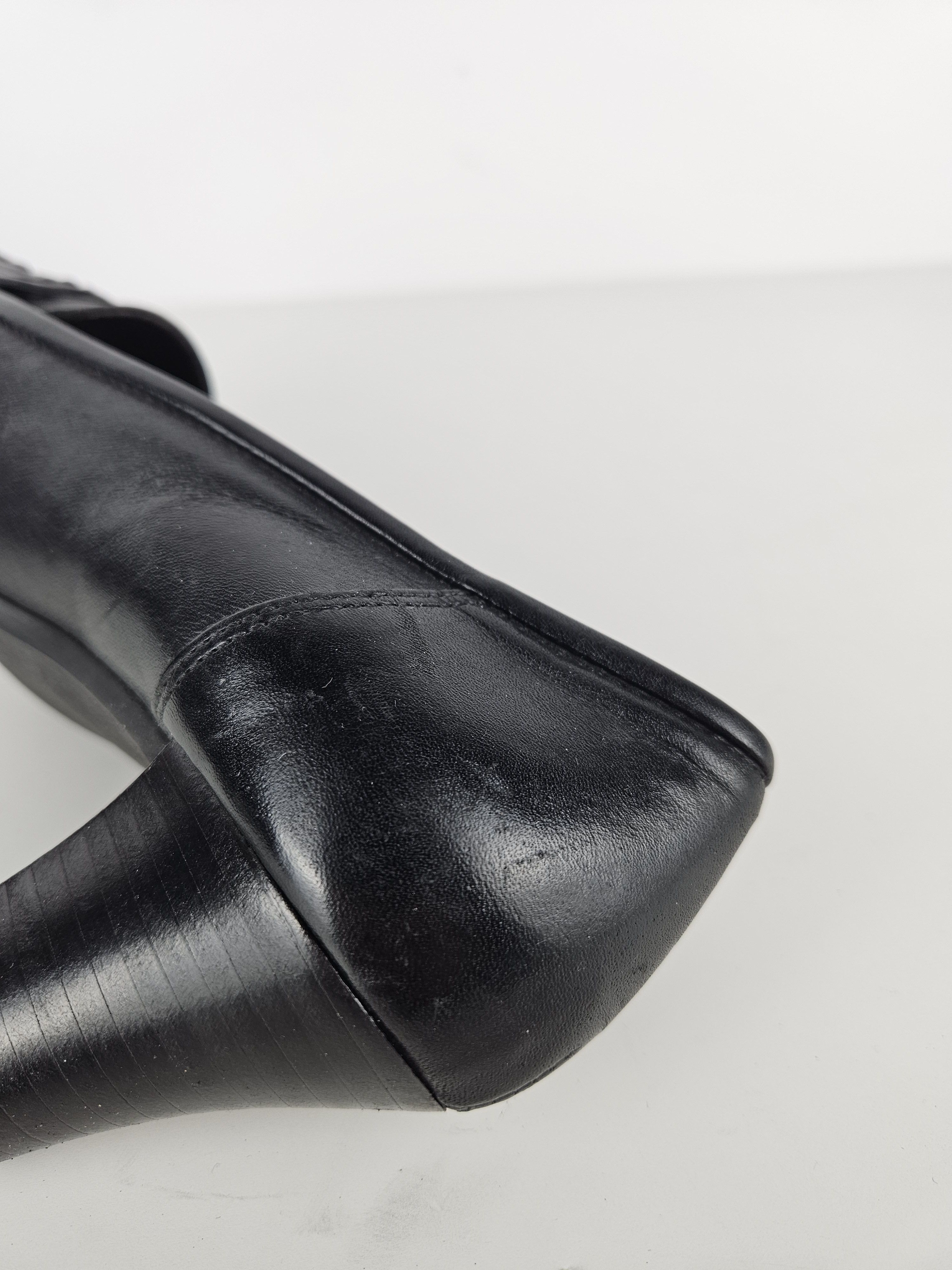 Vintage Vintage long toe leather heels Size US 9 / IT 39 - 15 Thumbnail