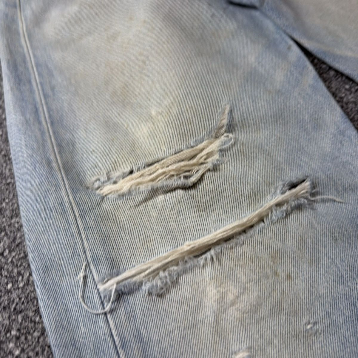 Levi's Vintage Clothing Vintage Heavy Destroyed Grunge Levis 501 Dirty Washed Denim Size US 33 - 6 Thumbnail