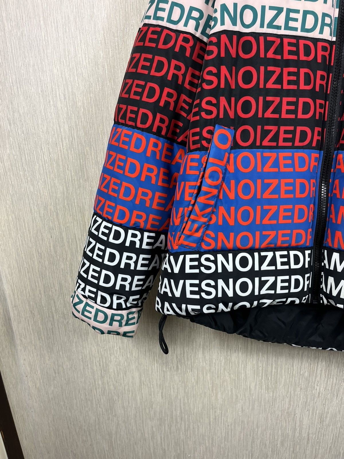 Diesel Diesel puffer boxy oversized down jacket full print words Size US S / EU 44-46 / 1 - 6 Thumbnail