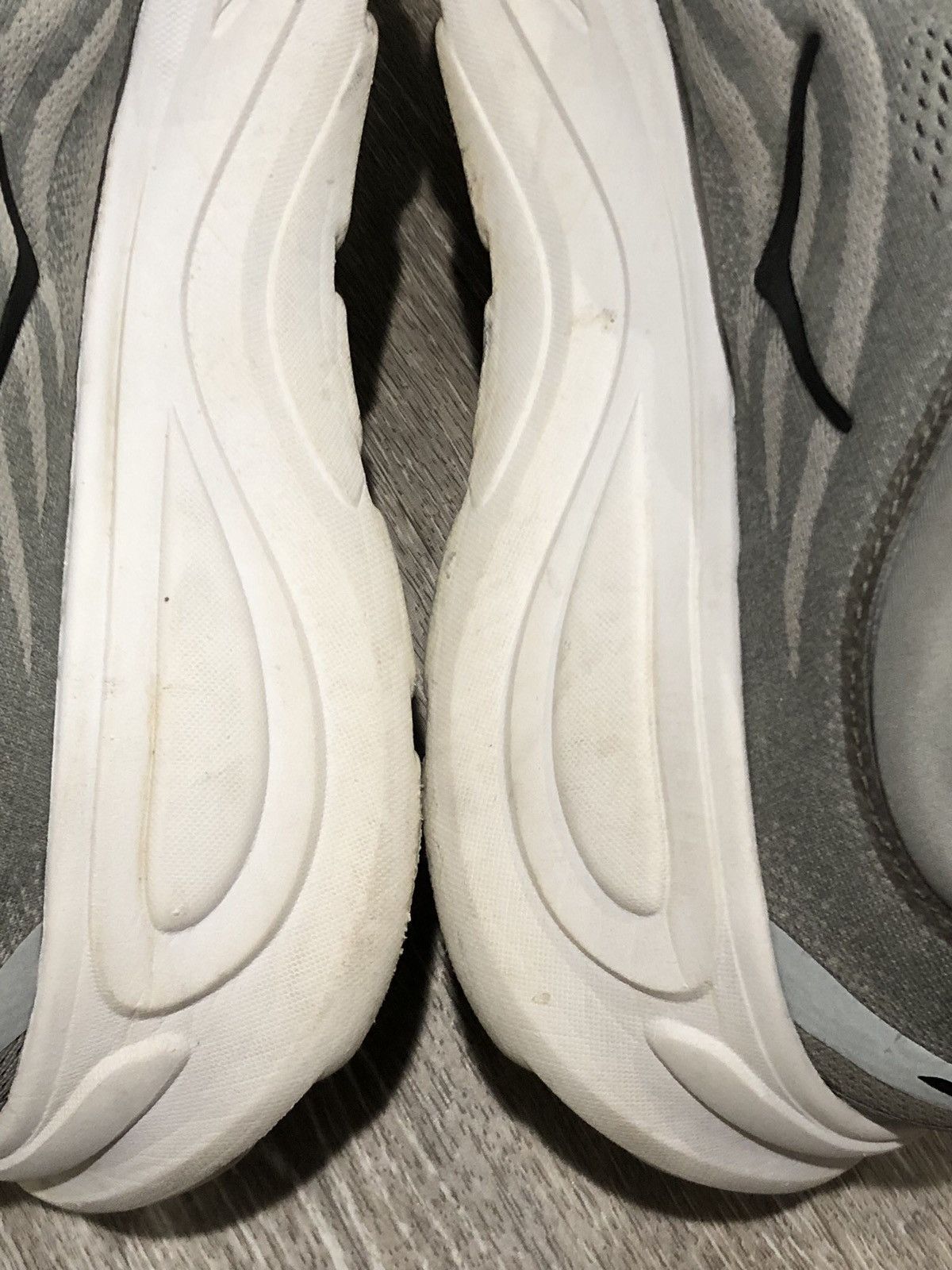 Hoka Hoka One One Shoes Mens Size 14 Gray White Bondi 9 Road Run Size US 14 / EU 47 - 10 Thumbnail