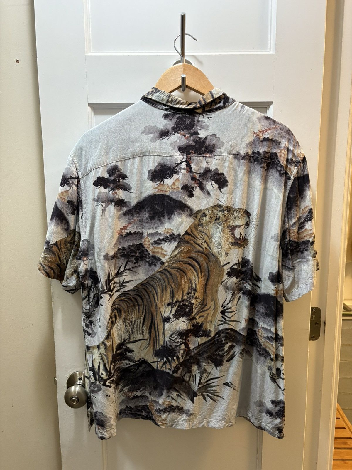 Allsaints AllSaints Tiger Button Up Hawaiian Shirt Size US XXL / EU 58 / 5 - 2 Thumbnail