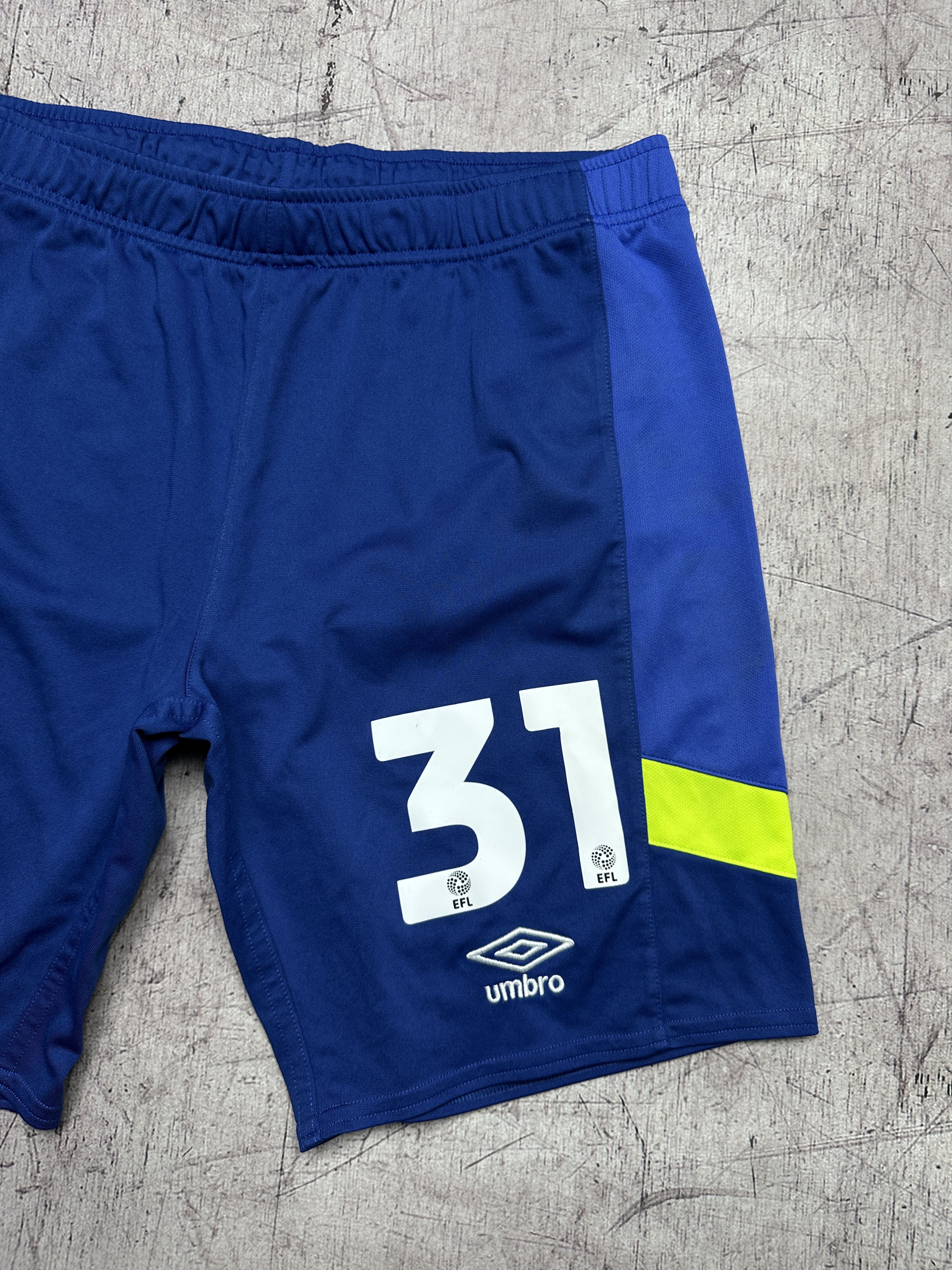 Umbro Huddersfield Town Umbro Soccer Football Shorts Size US 34 / EU 50 - 3 Thumbnail