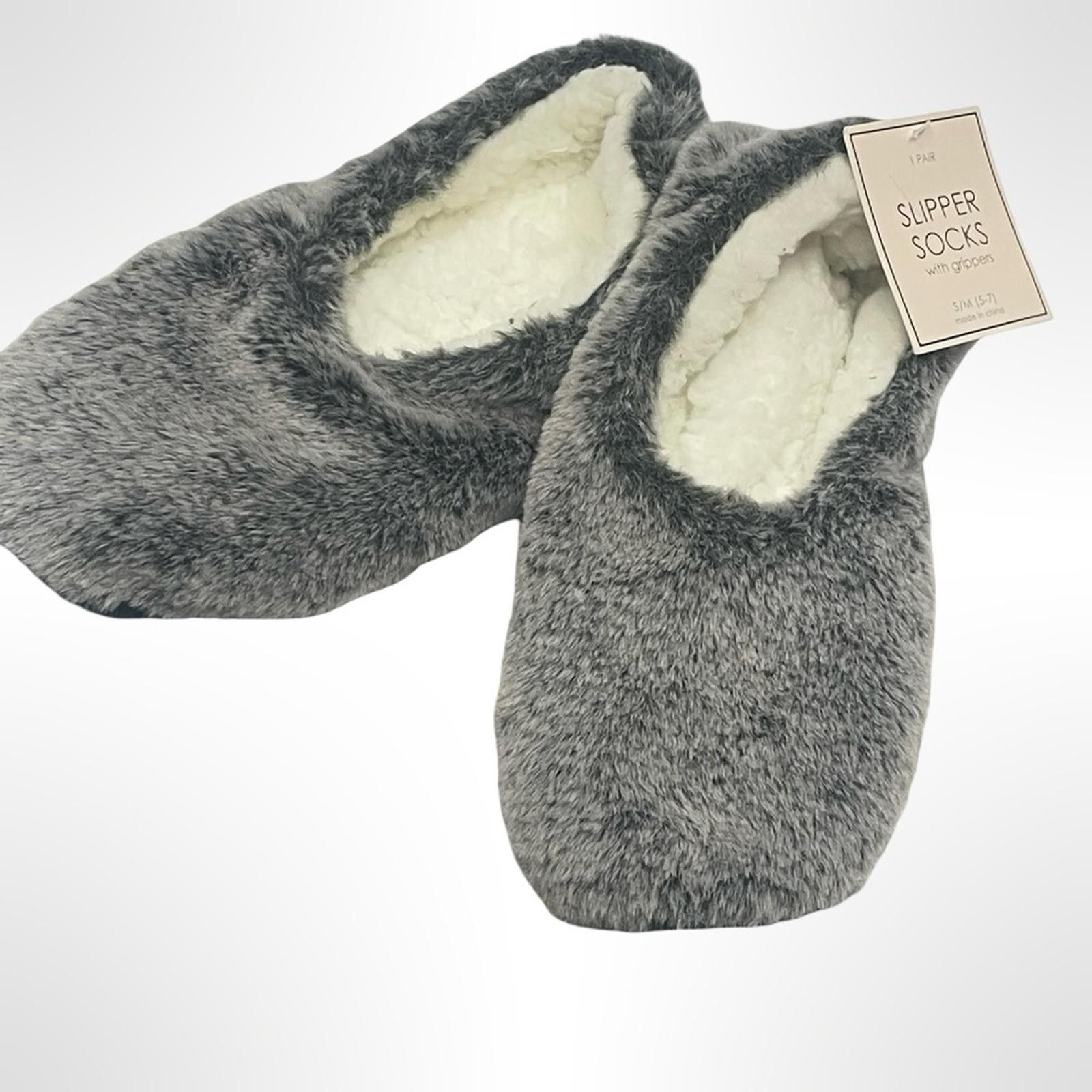 Other Gray Fuzzy Slipper Socks size 5-7 NWT Size US 6 / IT 36 - 1 Thumbnail