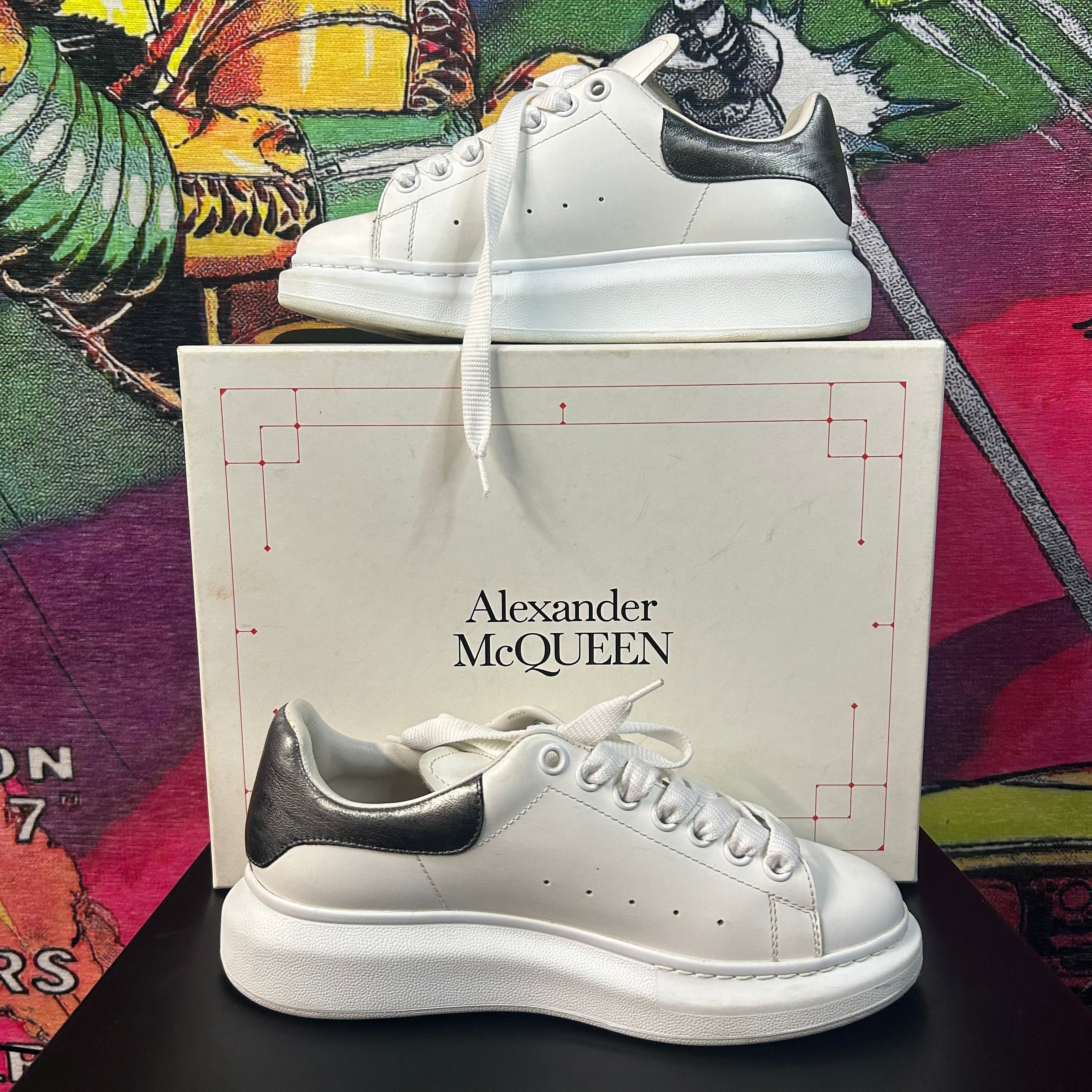 Alexander McQueen Alexander McQueen Oversized Sneakers White Silver Size 39.5 Size US 6.5 / EU 39-40 - 2 Thumbnail