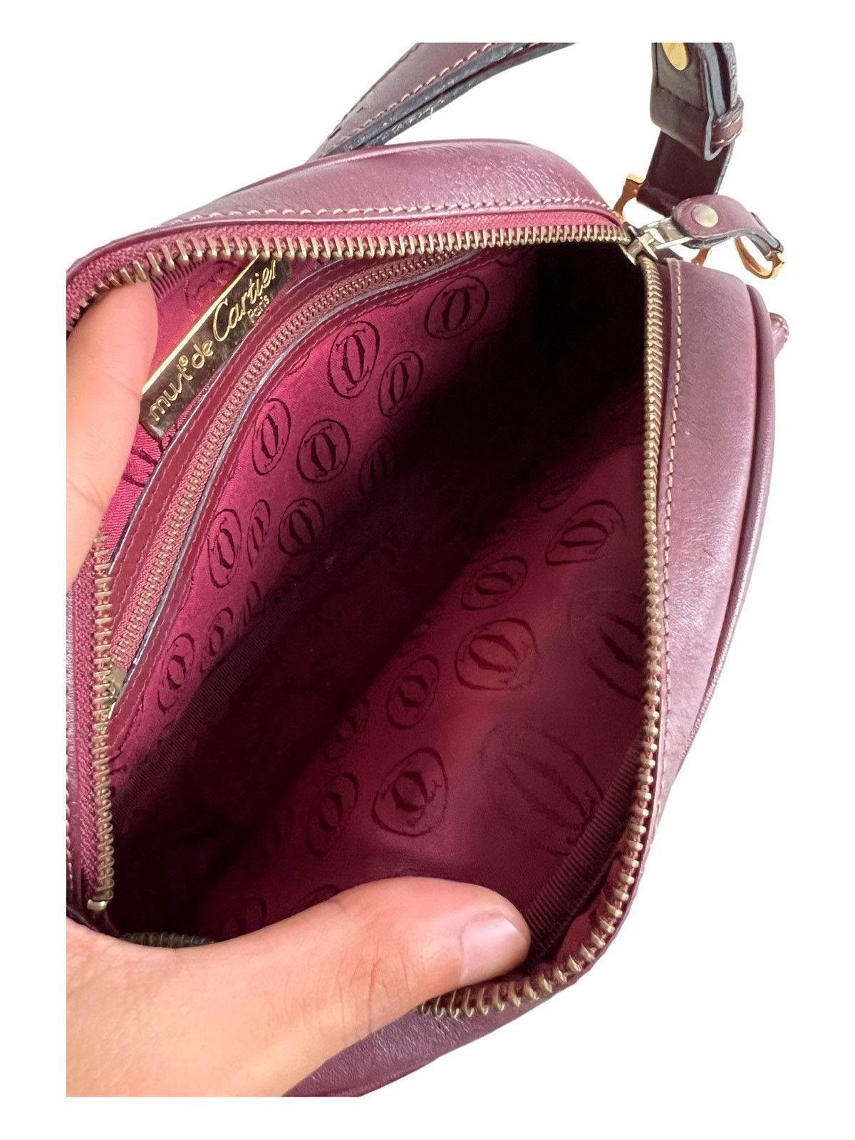 Cartier Iconic Must de Cartier Calfskin Leather Crossbody & Hobo Bag Size ONE SIZE - 12 Thumbnail