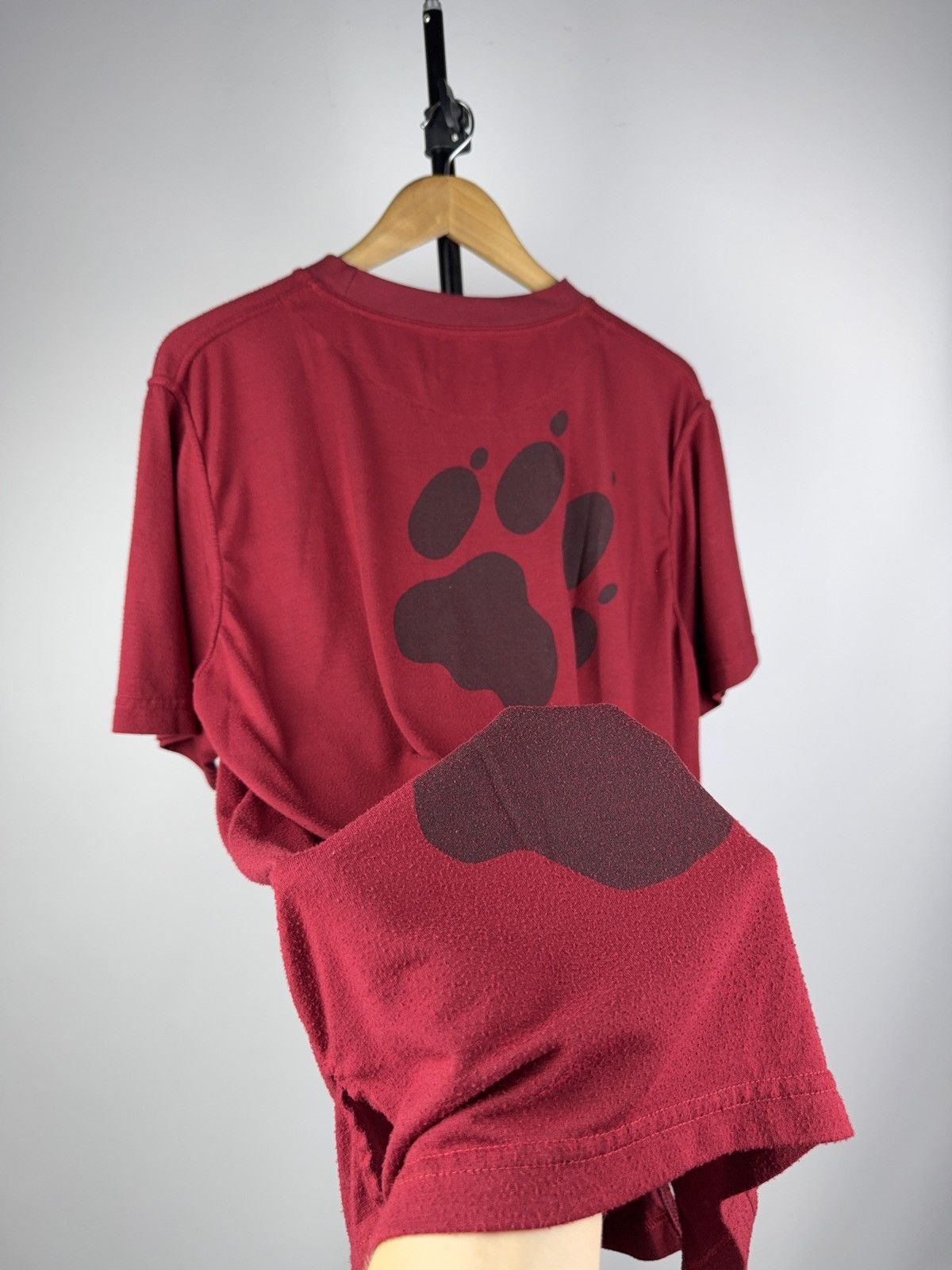Jack Wolfskin 90s Jack Wolfskin Red Outdoor Logo Pawprint T-Shirt XL Size US L / EU 52-54 / 3 - 9 Thumbnail