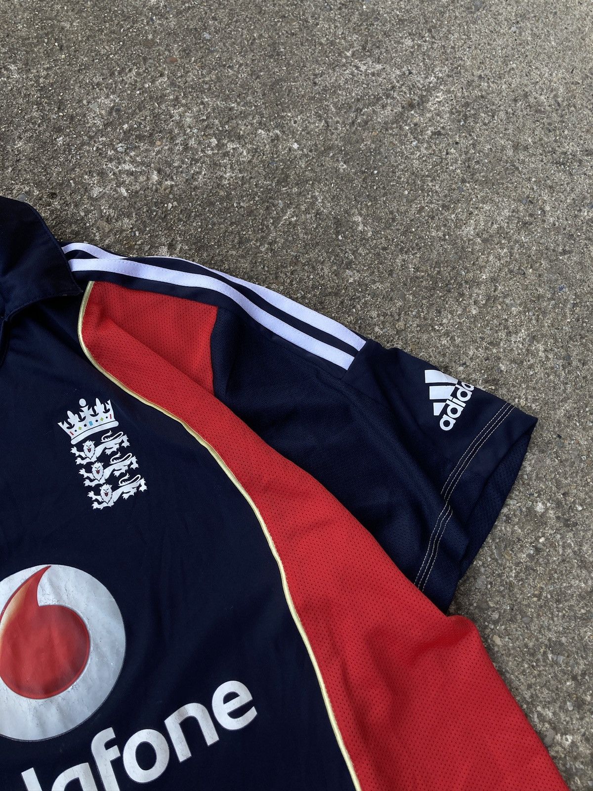 Adidas × Vintage 2008/2009 England team cricket vodafone jersey Size US M / EU 48-50 / 2 - 4 Thumbnail