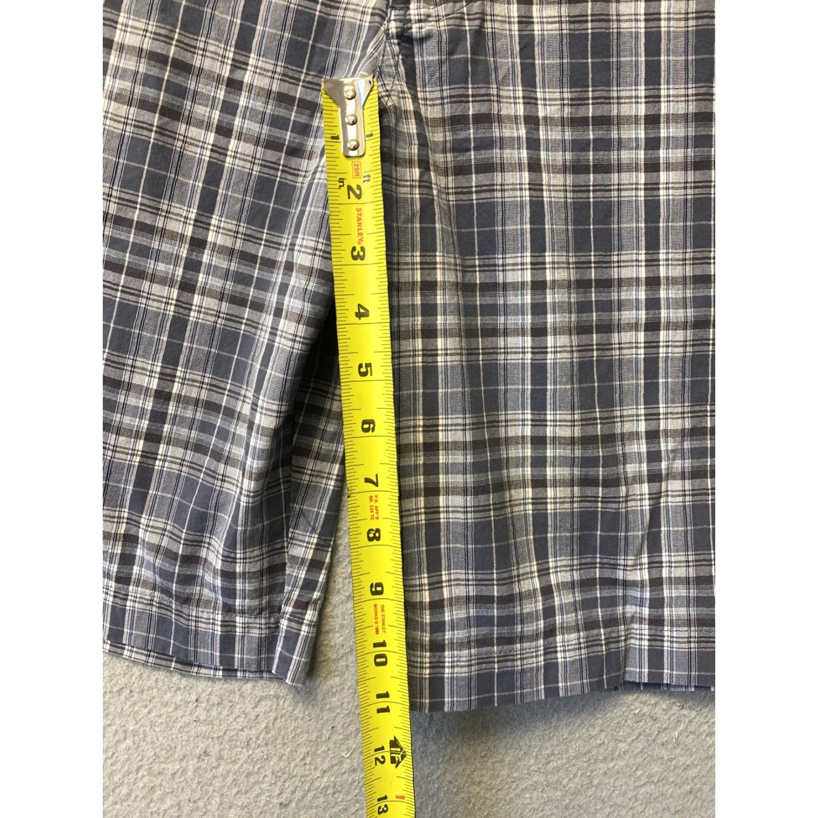 Banana Republic VINTAGE Banana Republic Mens Shorts Size 36 Gray Plaid Cotton Flat Front Casual Summer Size US 36 / EU 52 - 4 Thumbnail