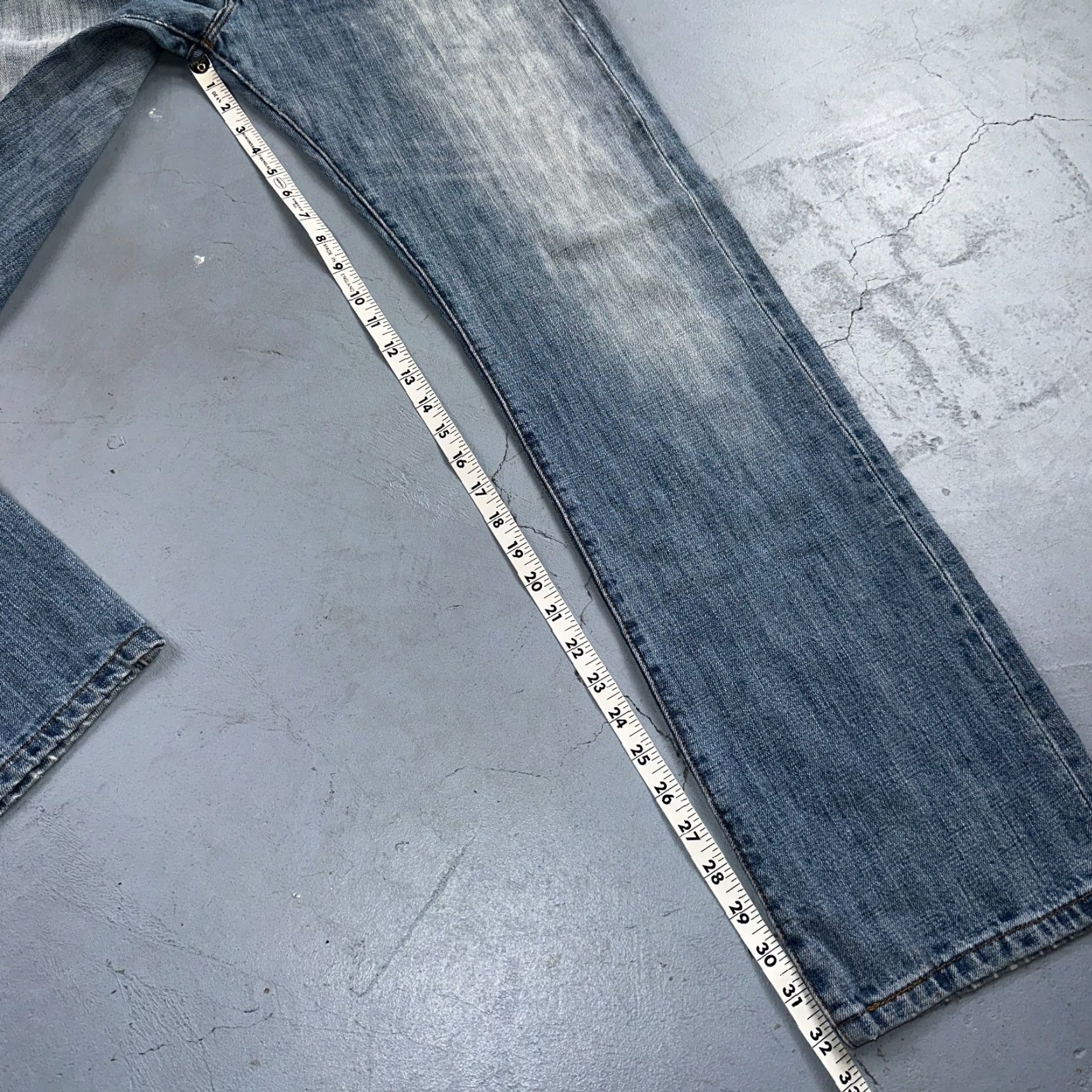 Levi's VINTAGE Levi's 501 Jeans Straight 34x34 Men Blue Light Wash 90s - Regular Rise Mid 10-12 - Button Closure Size US 34 / EU 50 - 5 Thumbnail
