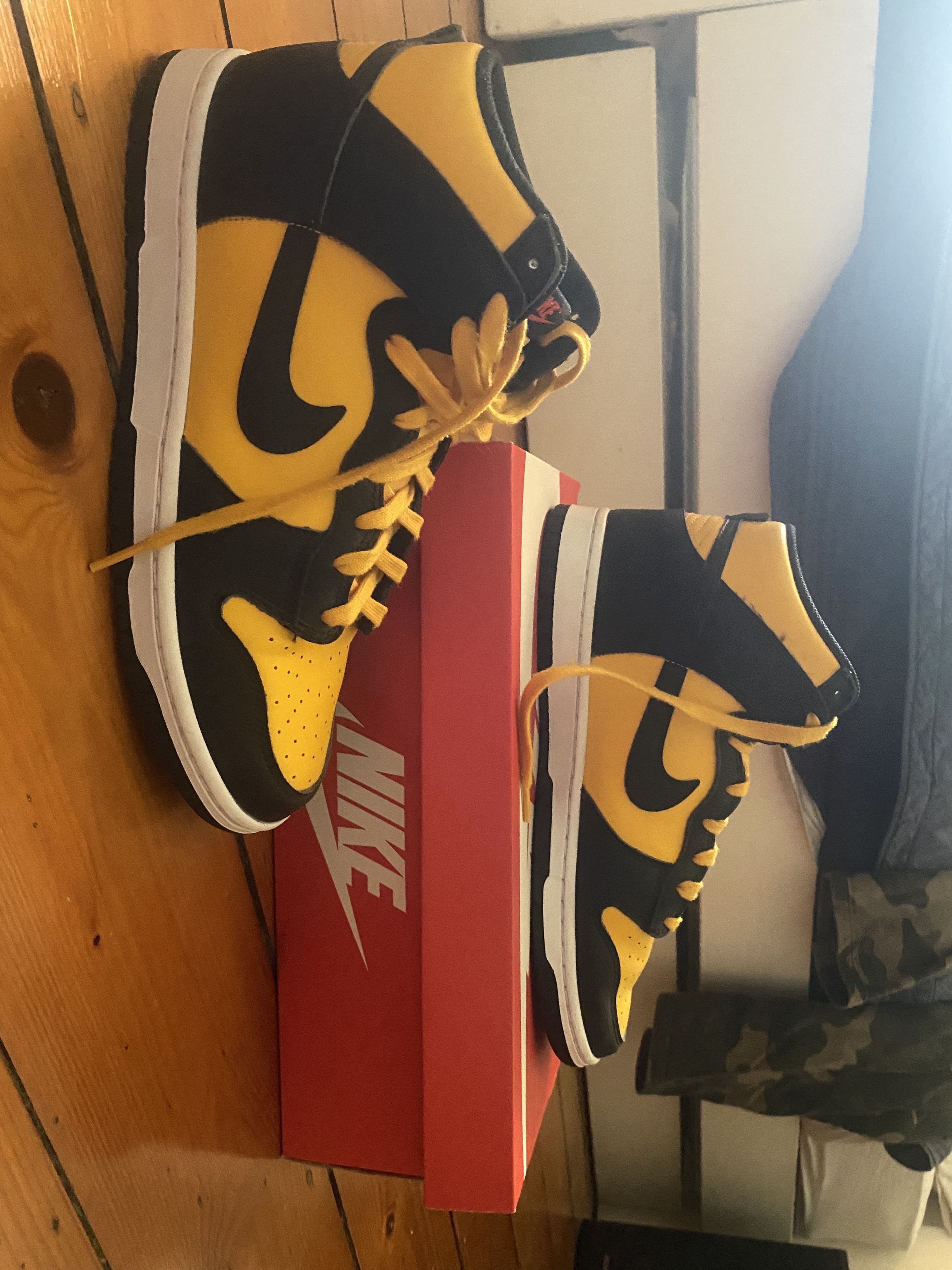 Nike Dunk Hi Retro University Gold/Black-White Size US 11.5 / EU 44-45 - 1 Thumbnail