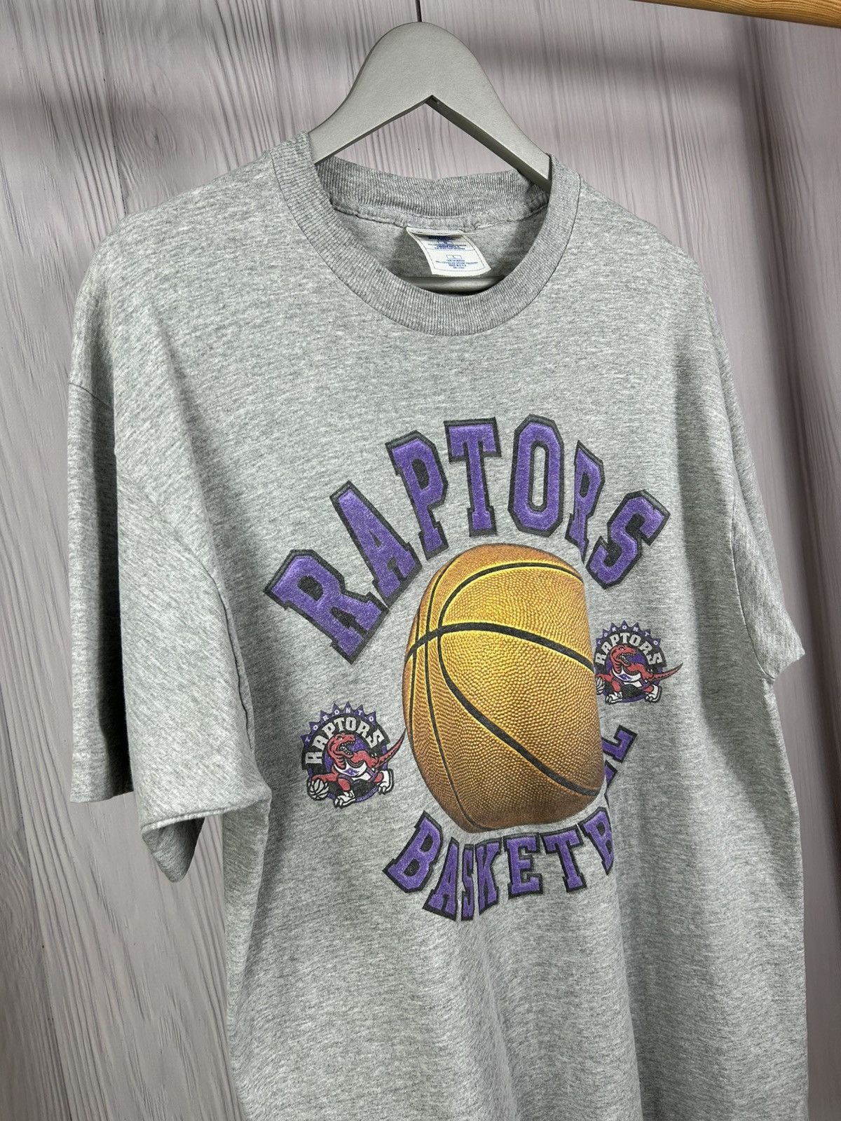 NBA Vintage 1997 Raptors Basketball NBA T-Shirt Size L Size US L / EU 52-54 / 3 - 4 Thumbnail