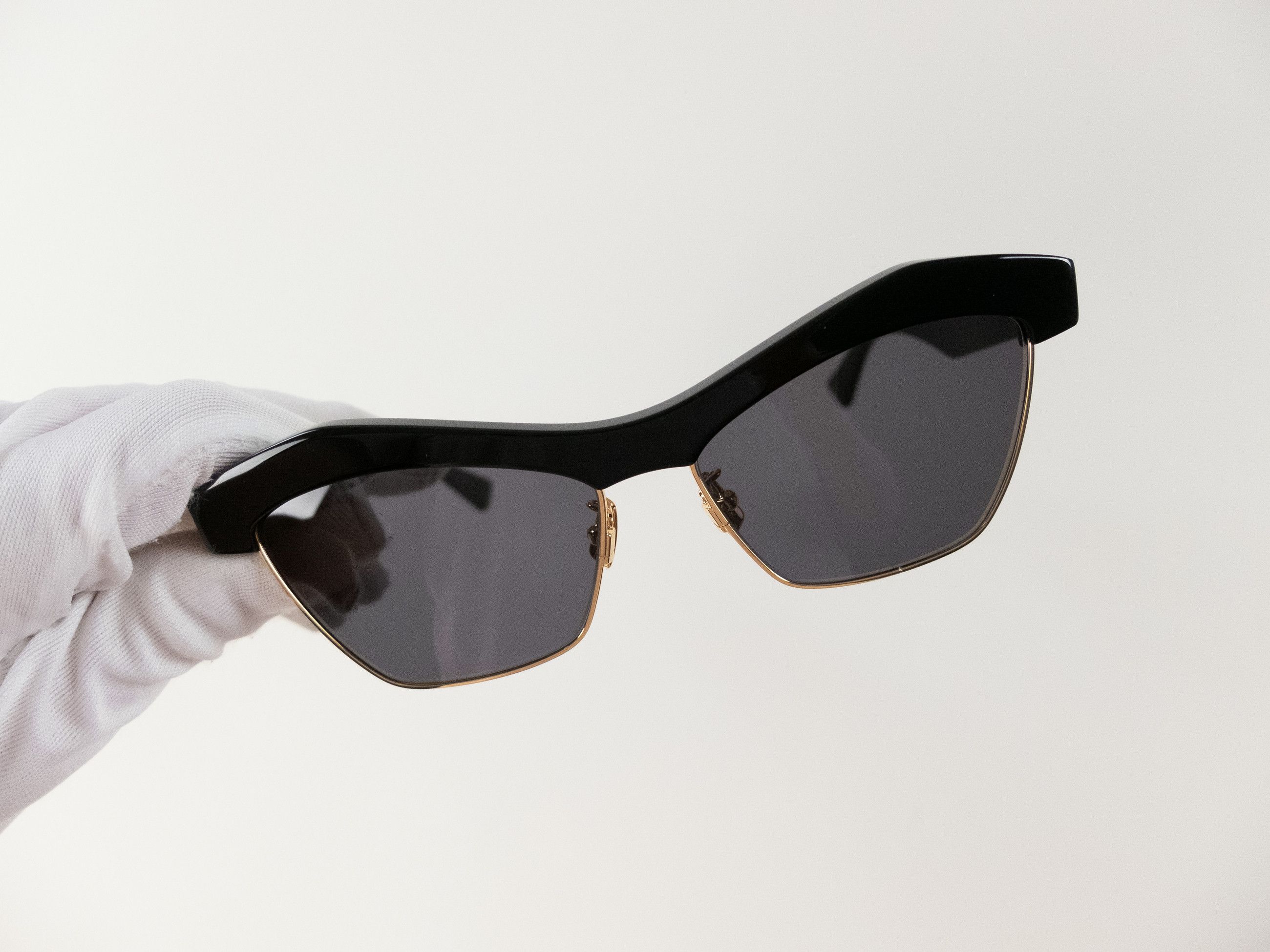 Bottega Veneta BOTTEGA VENETA black gold acetate & metal cat eye sunglasses Size ONE SIZE - 9 Thumbnail