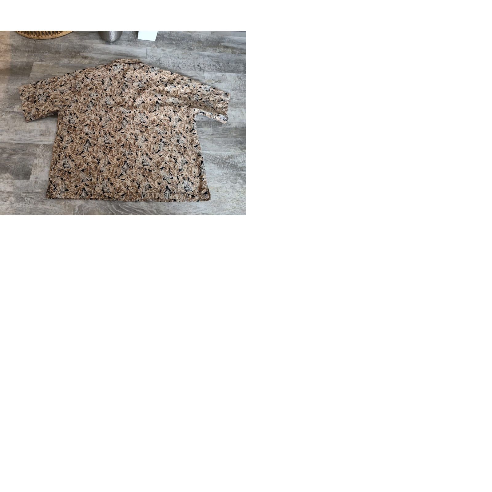 Vintage Tori Richard Honolulu Hawaiian Shirt Brown Floral Short Sleeve Button-Up Collared Cotton Woven Pockets Made in Hawaii USA L/XL Men Size US L / EU 52-54 / 3 - 9 Thumbnail