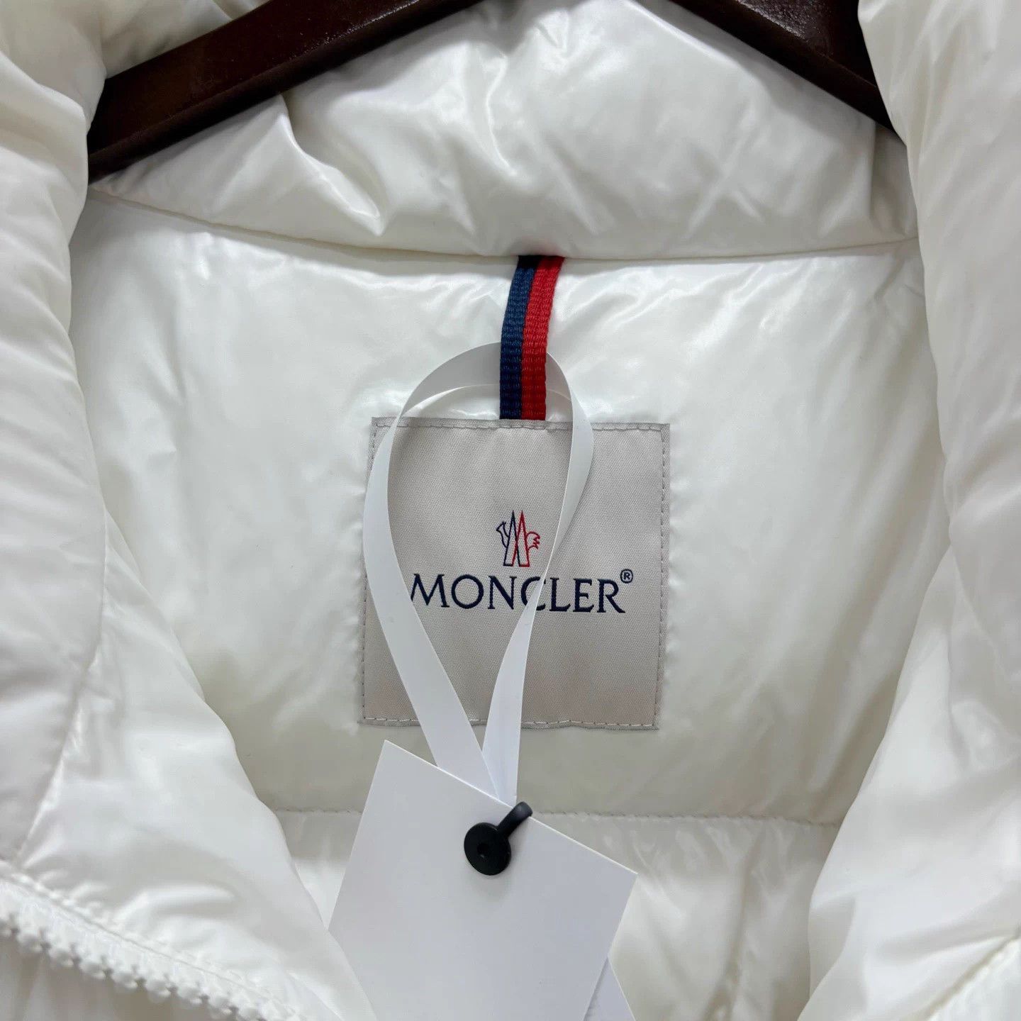 Moncler Moncler Genos women's white down jacket 2 99 new Size M / US 6-8 / IT 42-44 - 4 Thumbnail