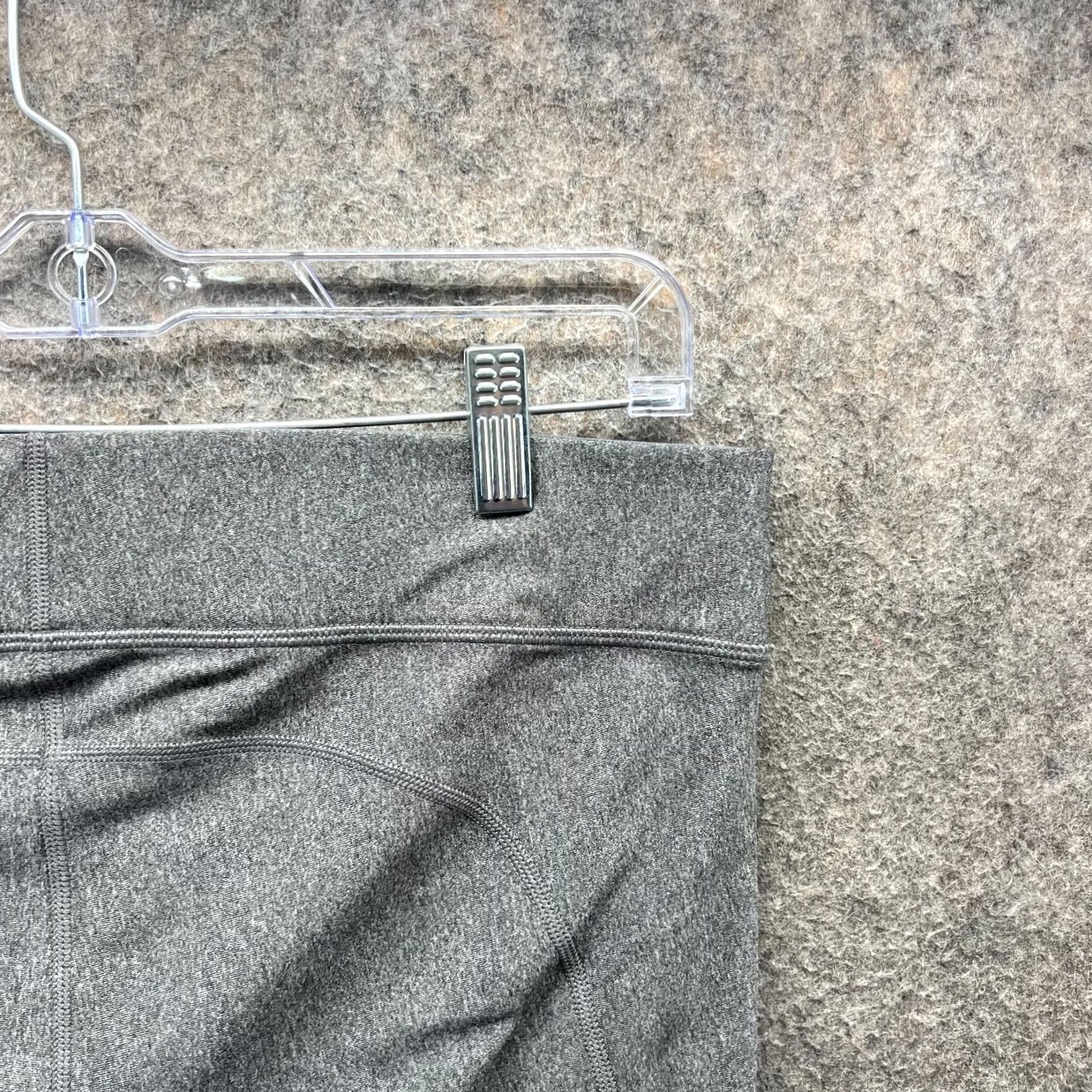 Under Armour Under Armour Pants Womens XL Gray Athletic Heatgear Compression Cropped Legging Skinny Size 40" / US 18 - 6 Thumbnail
