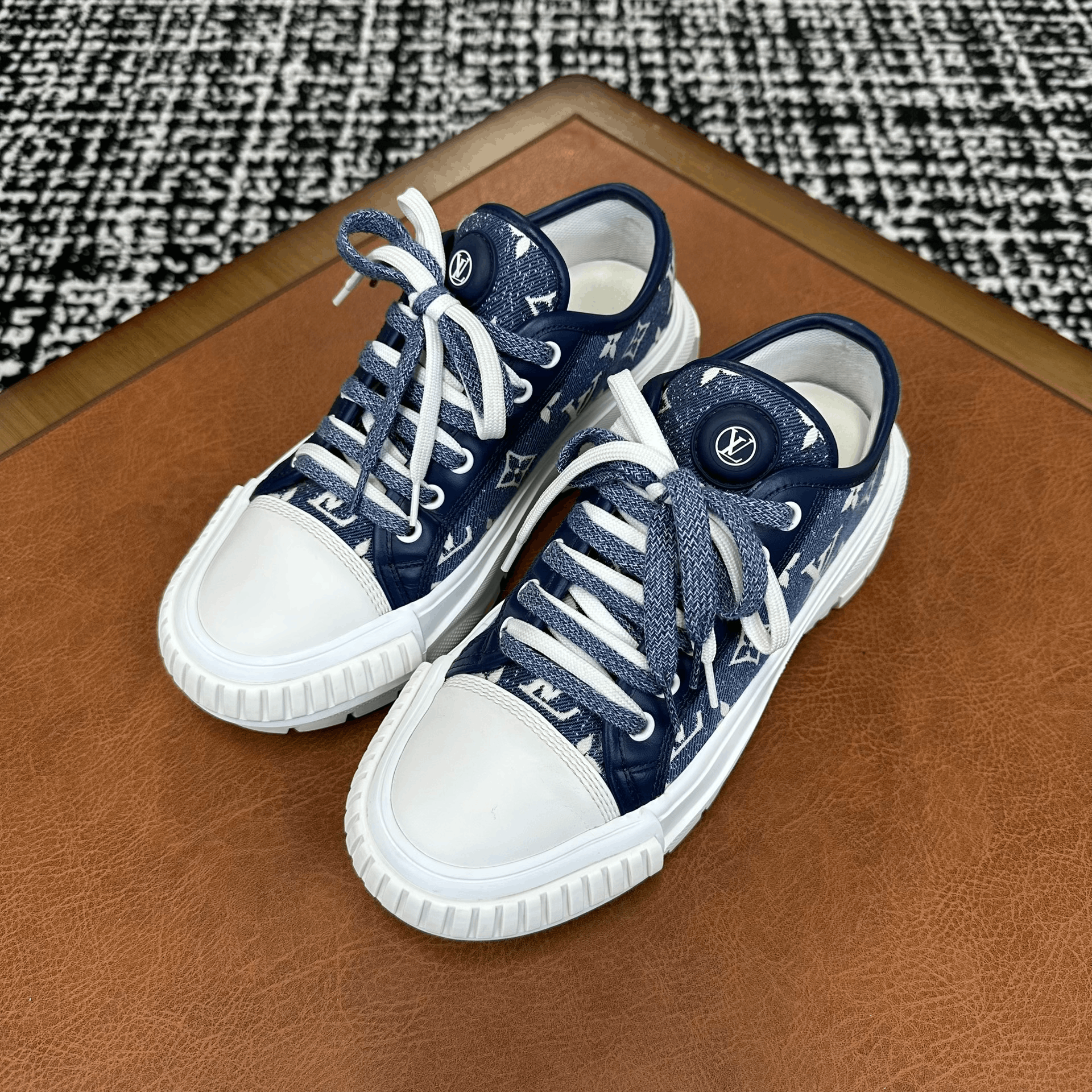 Louis Vuitton Louis Vuitton Denim Blue Lowtop Sneakers it_36-5 Women Size US 6.5 / IT 36.5 - 1 Thumbnail